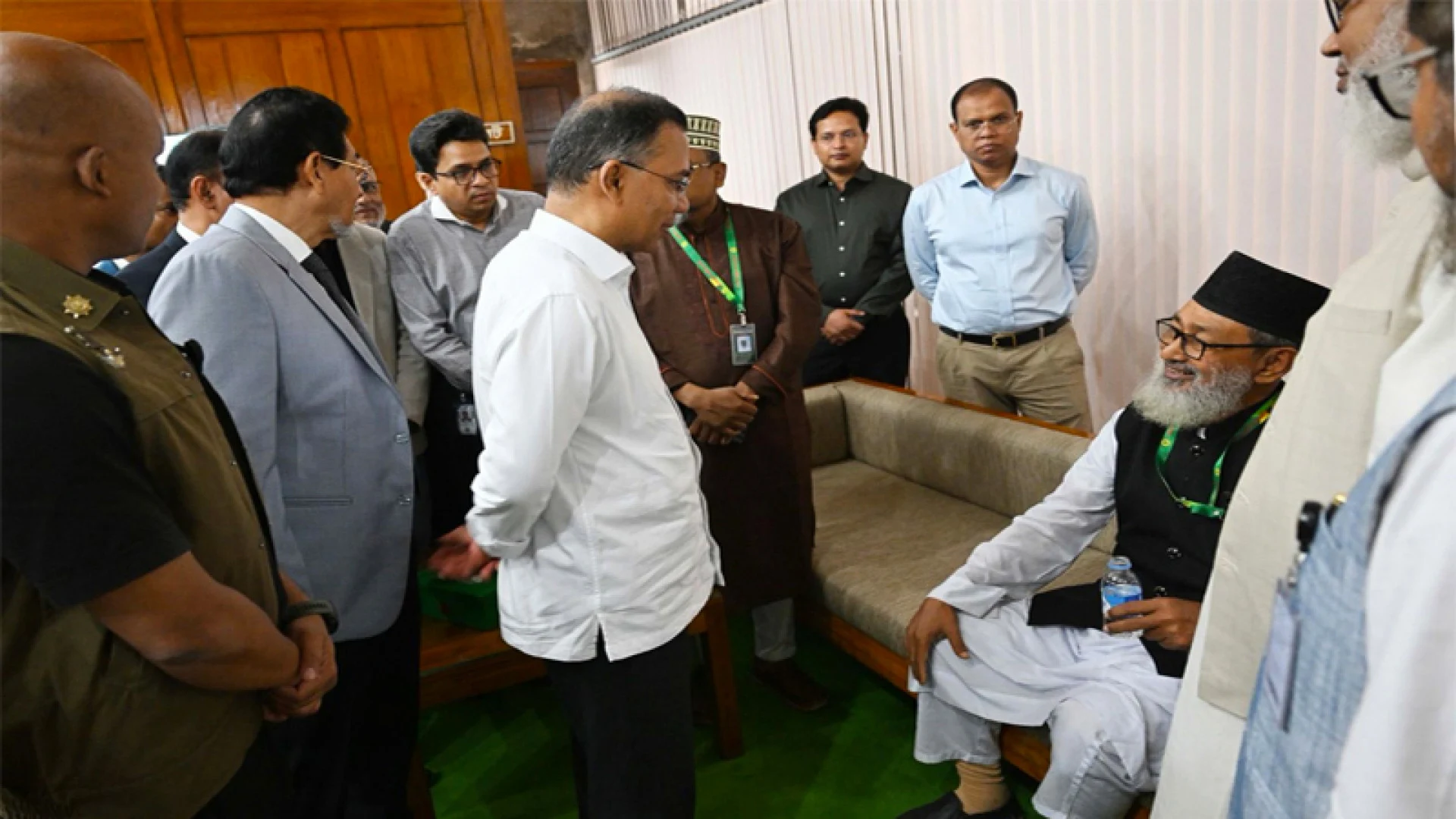 অসুস্থ বিরোধী দলীয় এমপির খোঁজ নিলেন প্রধানমন্ত্রী