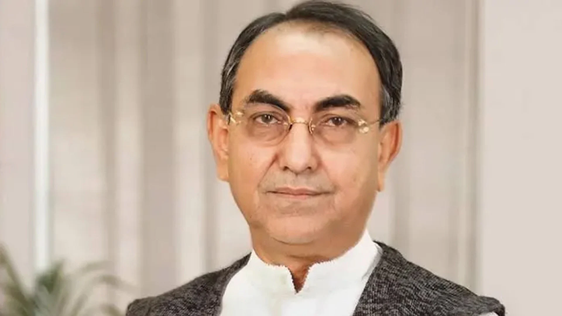 ধীরে ধীরে সুস্থ হয়ে স্বাভাবিক জীবনে ফিরছেন মির্জা আব্বাস