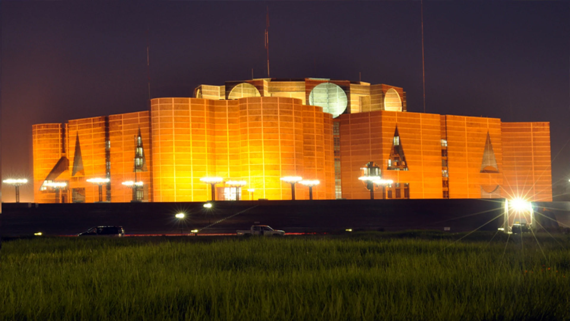 সরকারি জামানতে বাকিতে পণ্য কেনার সুযোগ পাচ্ছেন ইরানিরা