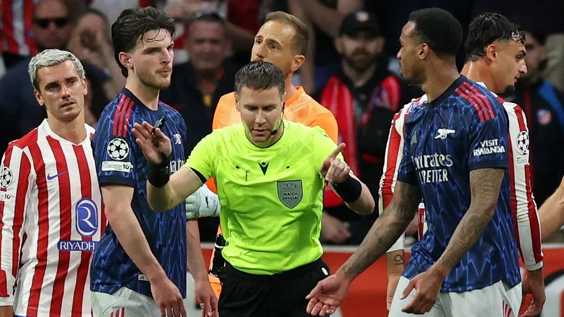 চ্যাম্পিয়নস লিগ : আতলেতিকো আর্সেনাল ম্যাচ ১-১ গোলে ড্র