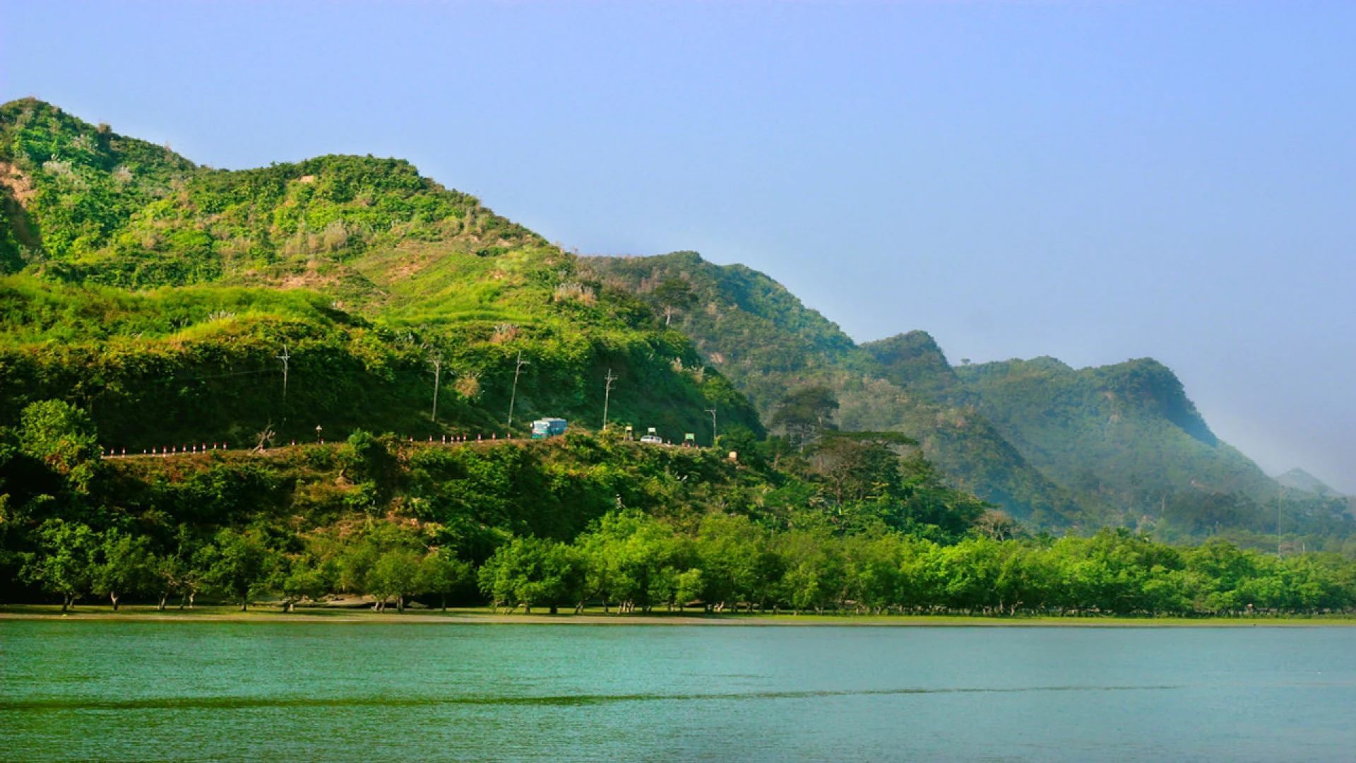 নাফ নদী থেকে আরাকান আর্মি ৭ জেলেকে ধরে নিয়ে গেছে