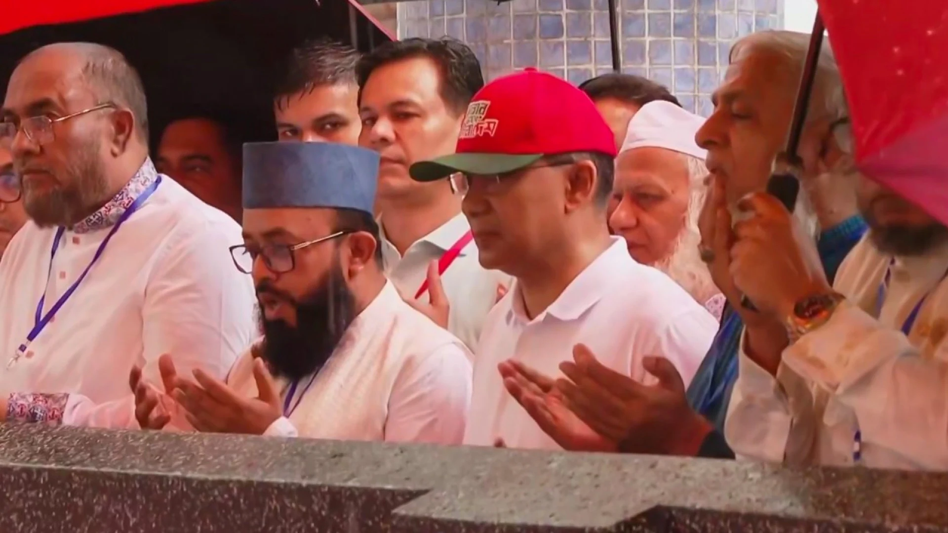 শাহজালাল (রহ.)-এর মাজার জিয়ারত করলেন প্রধানমন্ত্রী