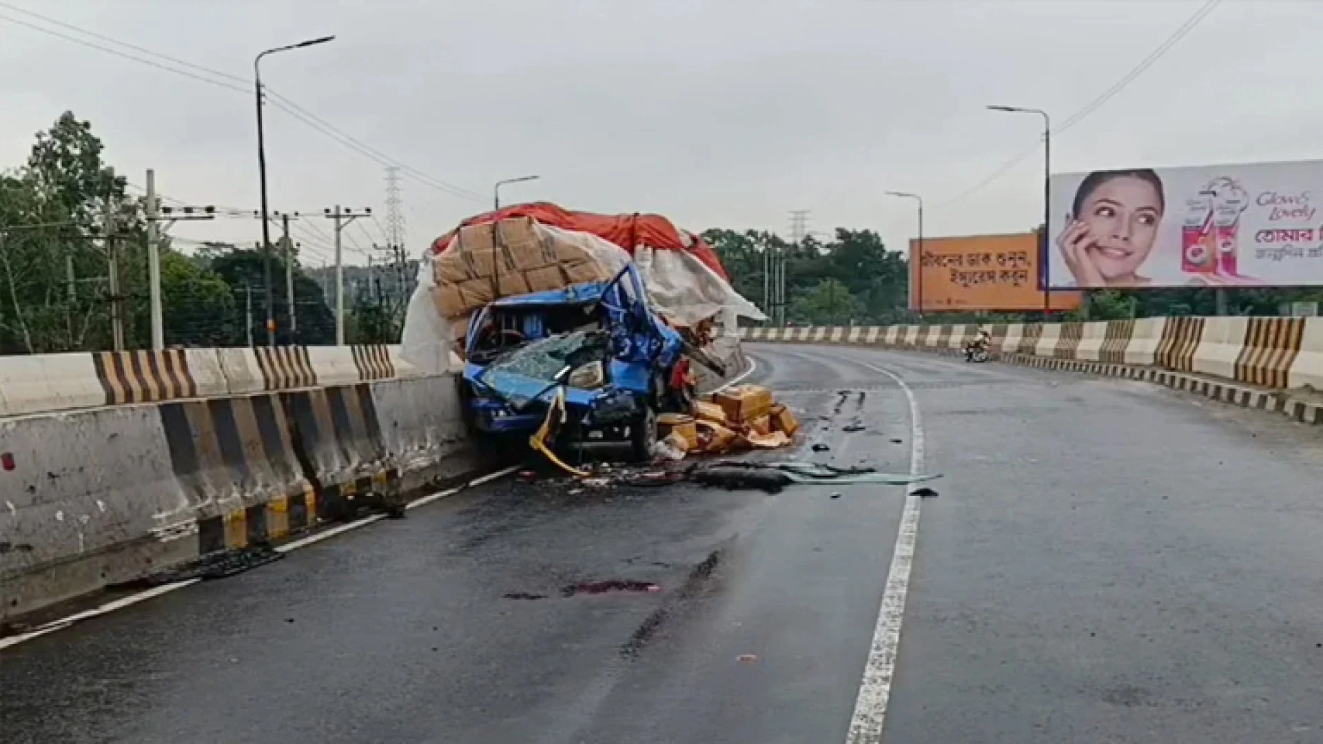 টাঙ্গাইলে মহাসড়কে সড়ক দুর্ঘটনায় নিহত ২