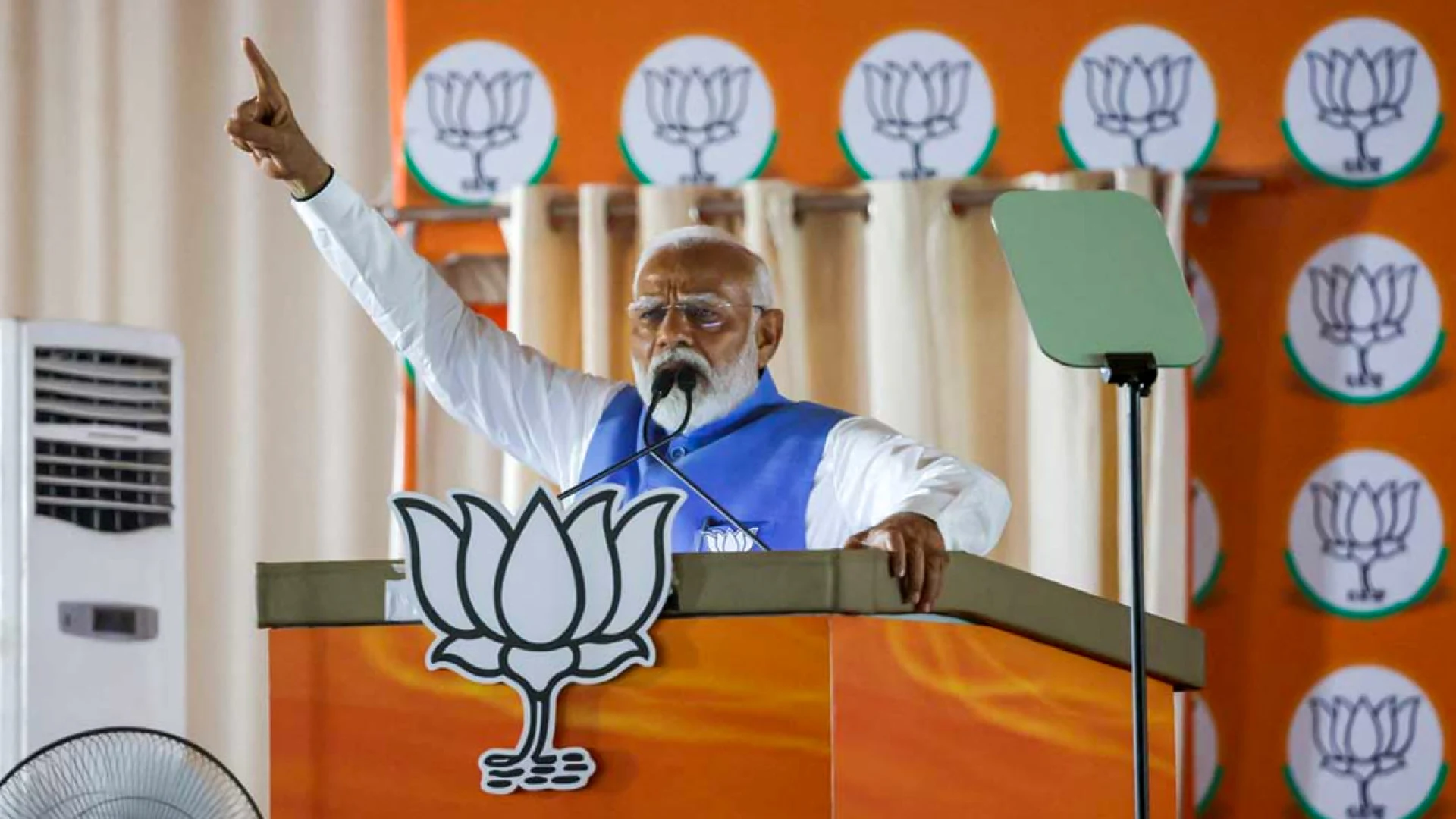 পশ্চিমবঙ্গে ভূমিধস জয়ের পথে বিজেপি, মোদির বার্তা—‘পদ্মফুল ফুটেছে’