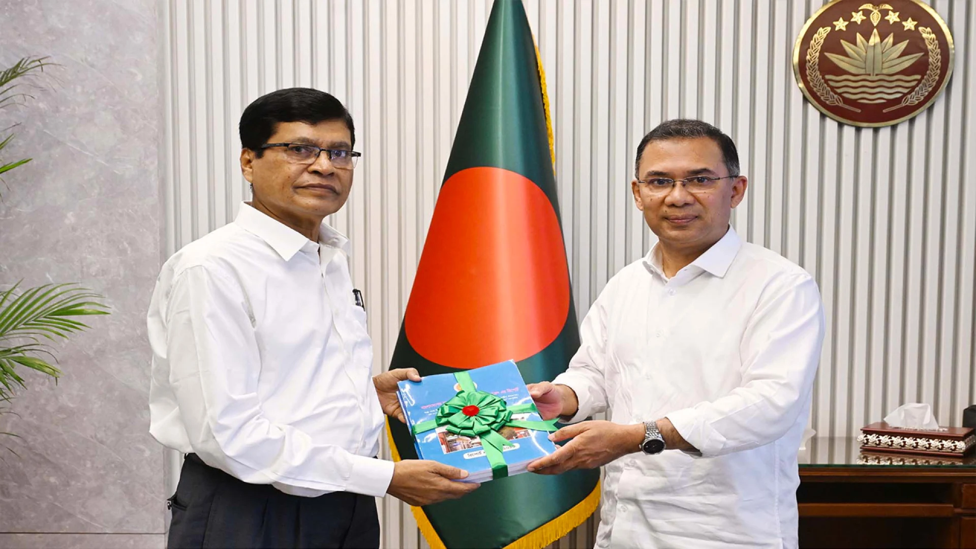 প্রধানমন্ত্রীর কাছে পেশ করা সিএজি’র অডিট রিপোর্টে স্থান পেয়েছে বালিশ কাণ্ডের দুর্নীতির প্রতিবেদন