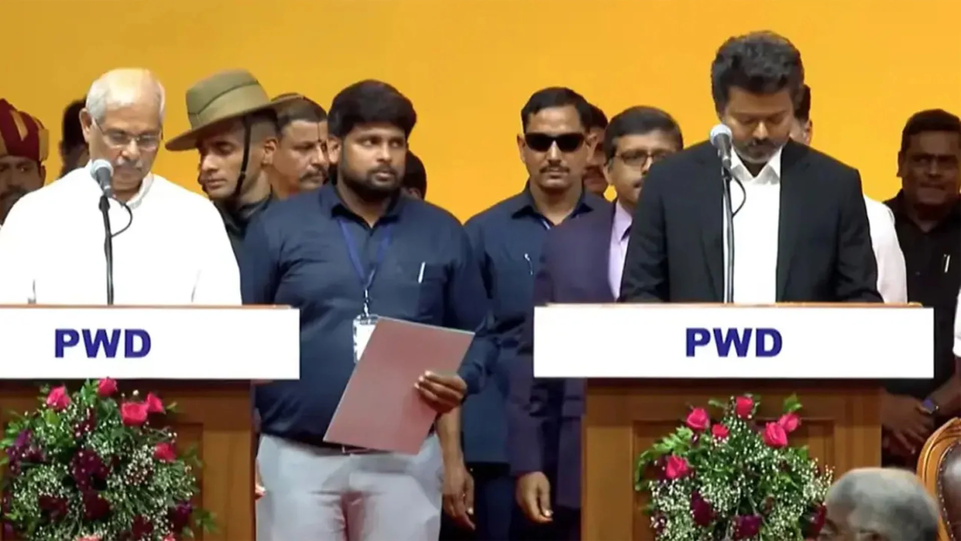 তামিলনাড়ুর মুখ্যমন্ত্রী হিসেবে শপথ নিলেন থালাপতি বিজয়