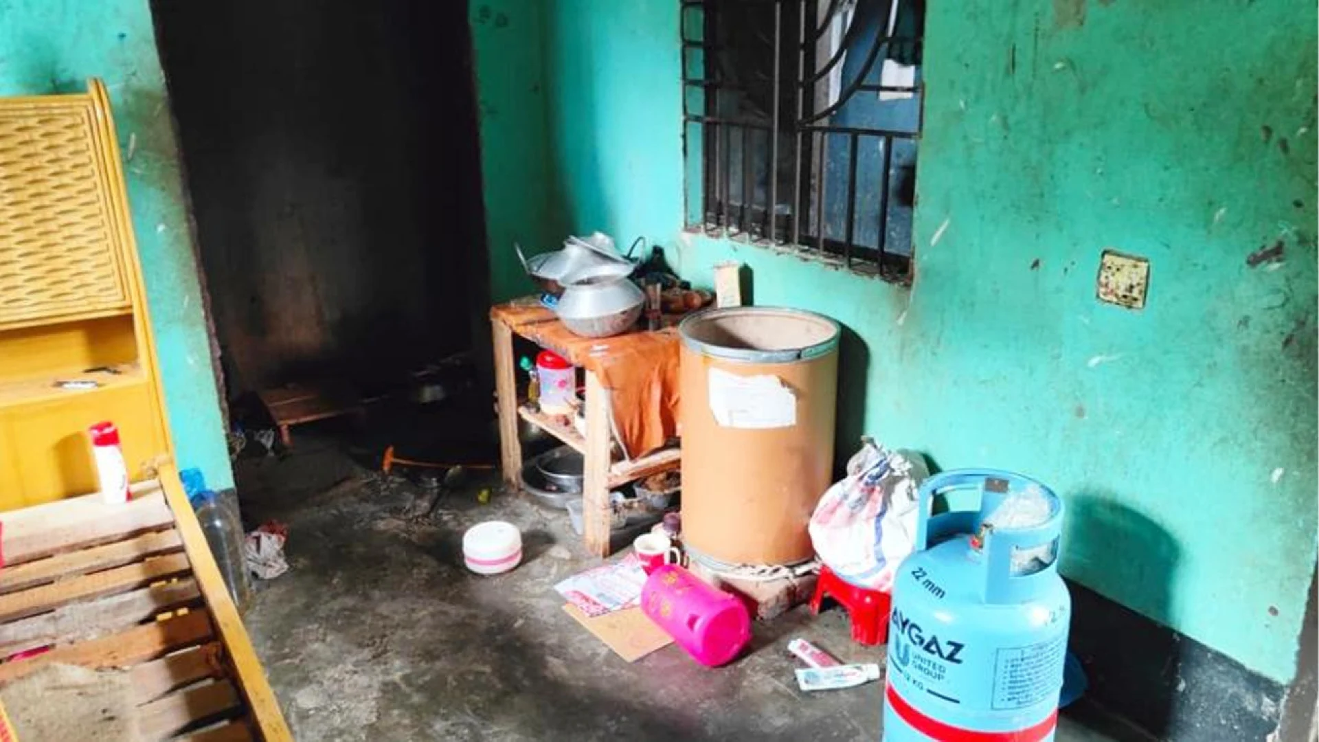 নারায়ণগঞ্জে গ্যাস বিস্ফোরণে একই পরিবারের তিন শিশুসহ বাবা-মা দগ্ধ