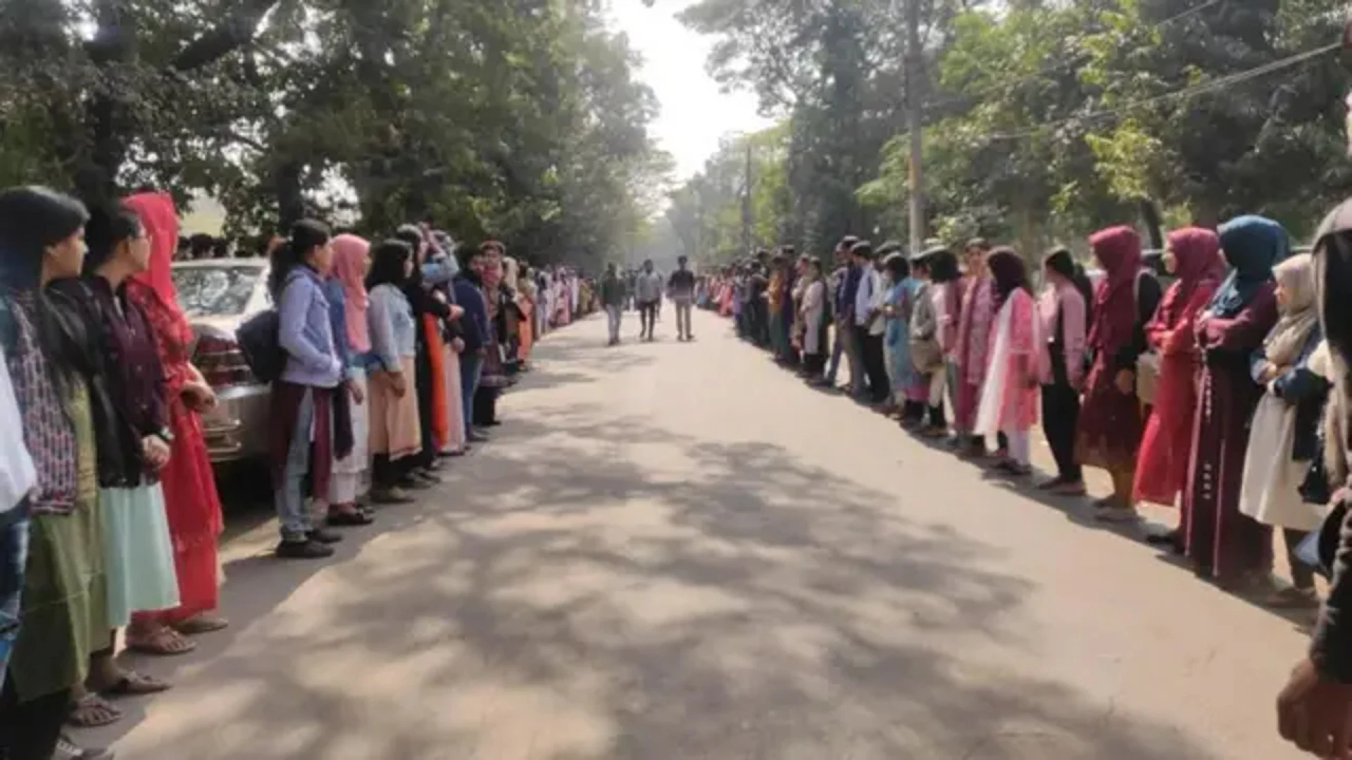 জাবি ক্যাম্পাসে বহিরাগত যুবকের বিরুদ্ধে শিক্ষার্থীকে ধর্ষণ চেষ্টার অভিযোগ