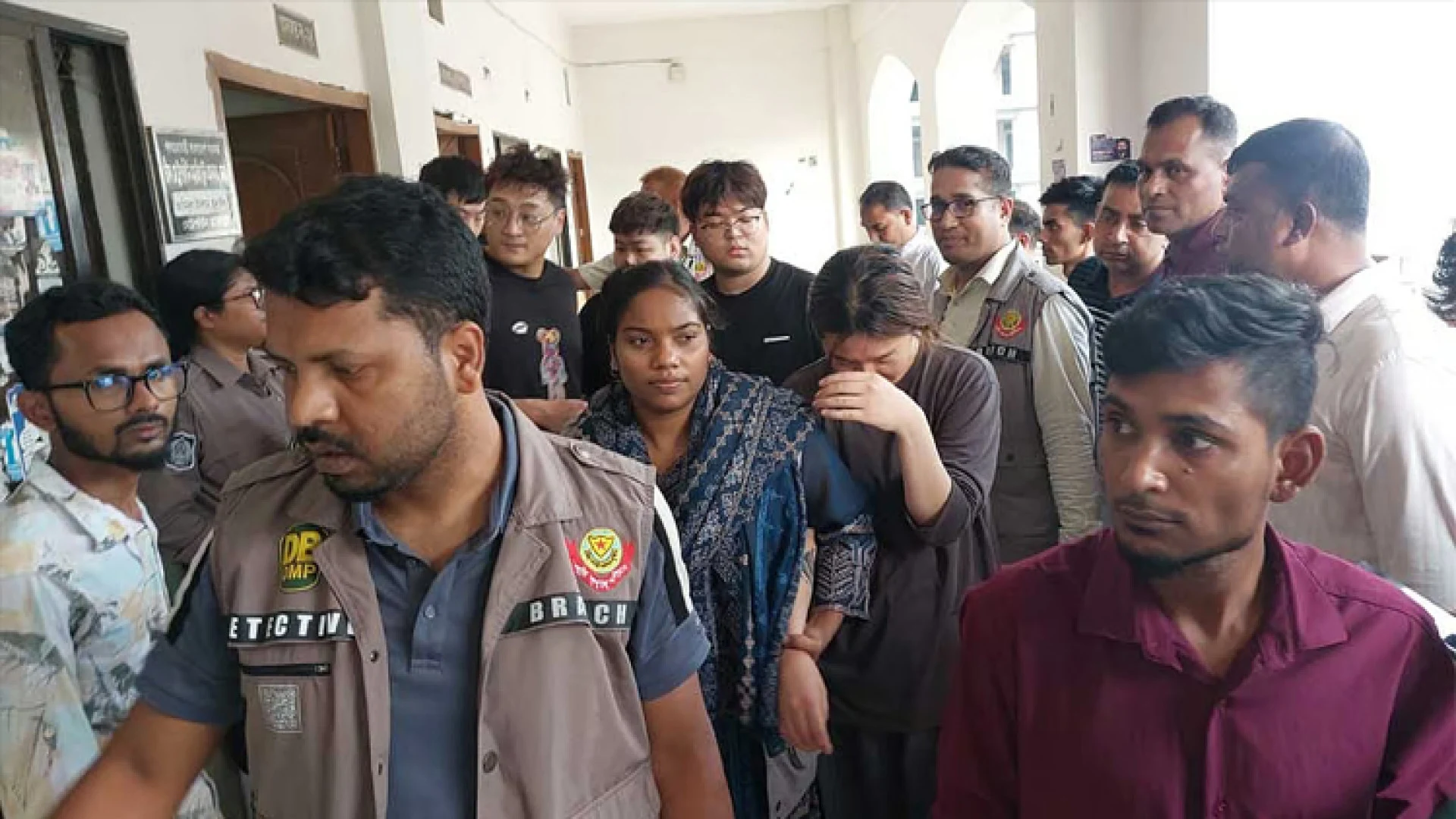 অনলাইন জুয়া: ৬ চীনা নাগরিকসহ ৮ জন রিমান্ডে