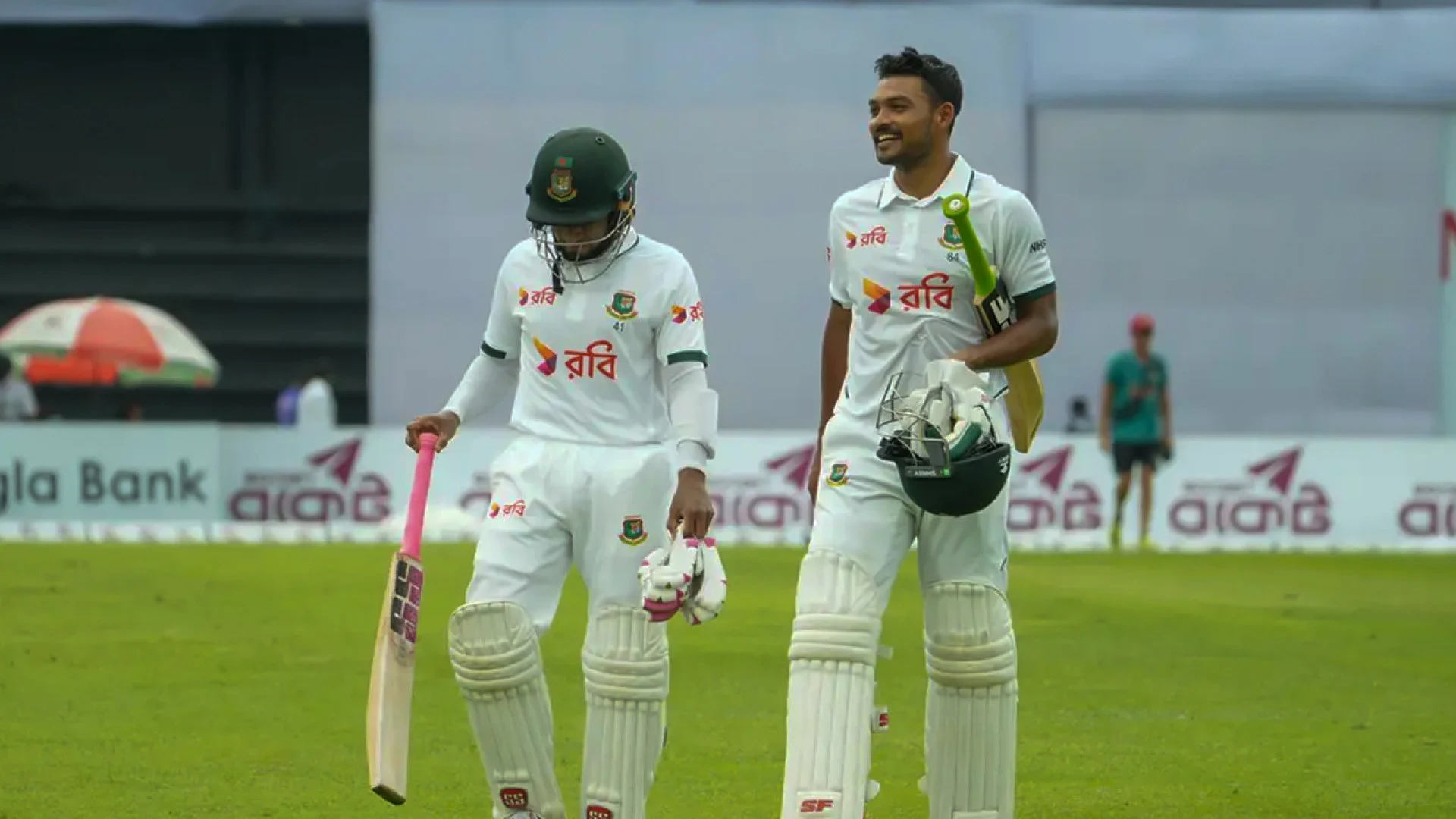 সিলেট টেস্টে শুরুতেই ধাক্কা, শান্ত-মুশফিকে ঘুরে দাঁড়ালো বাংলাদেশ