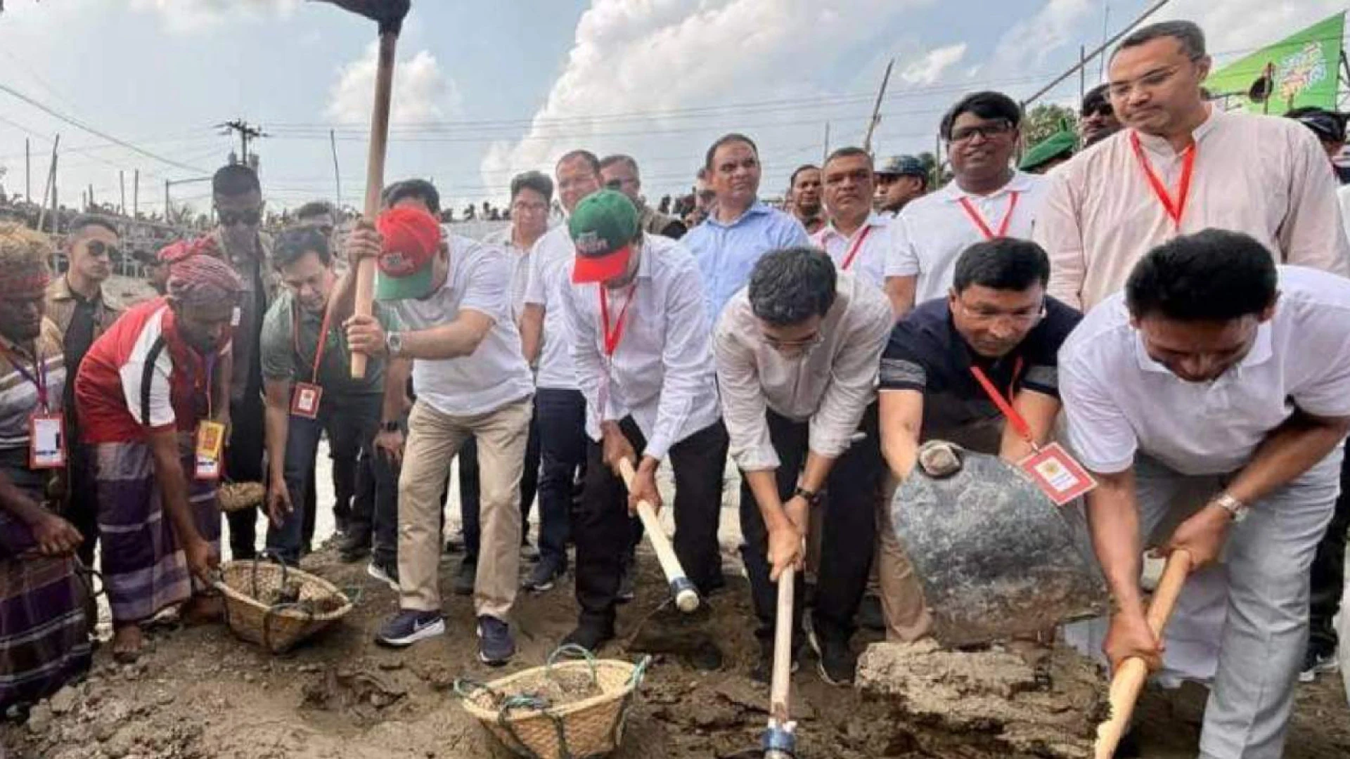 চাঁদপুর সফরে গিয়ে খোর্দ্দ খাল পুনঃখনন কার্যক্রম উদ্বোধন করলেন প্রধানমন্ত্রী