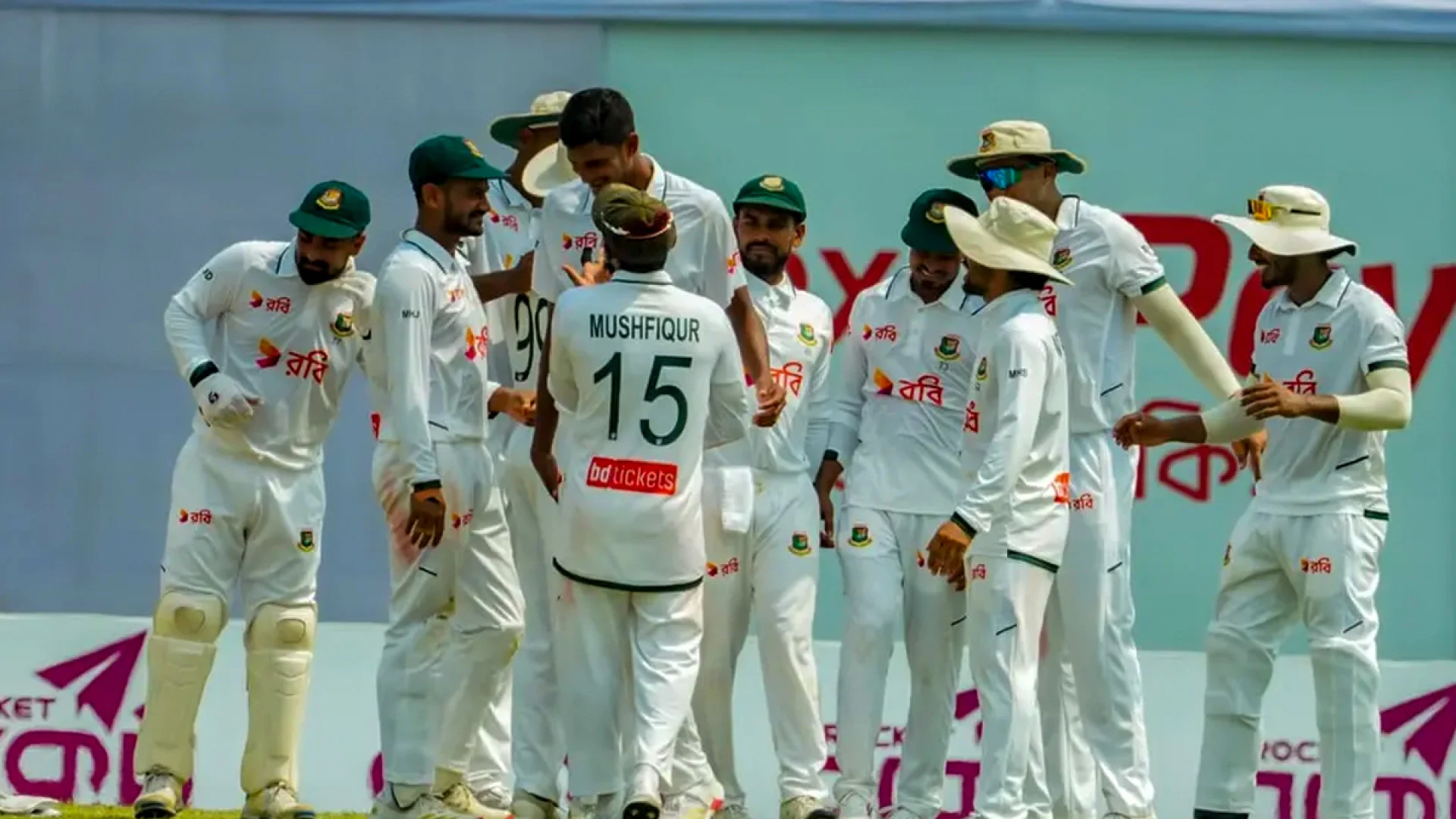 তাইজুলের ঘূর্ণিতে পাকিস্তানকে হোয়াইটওয়াশ করে বাংলাদেশের ইতিহাস