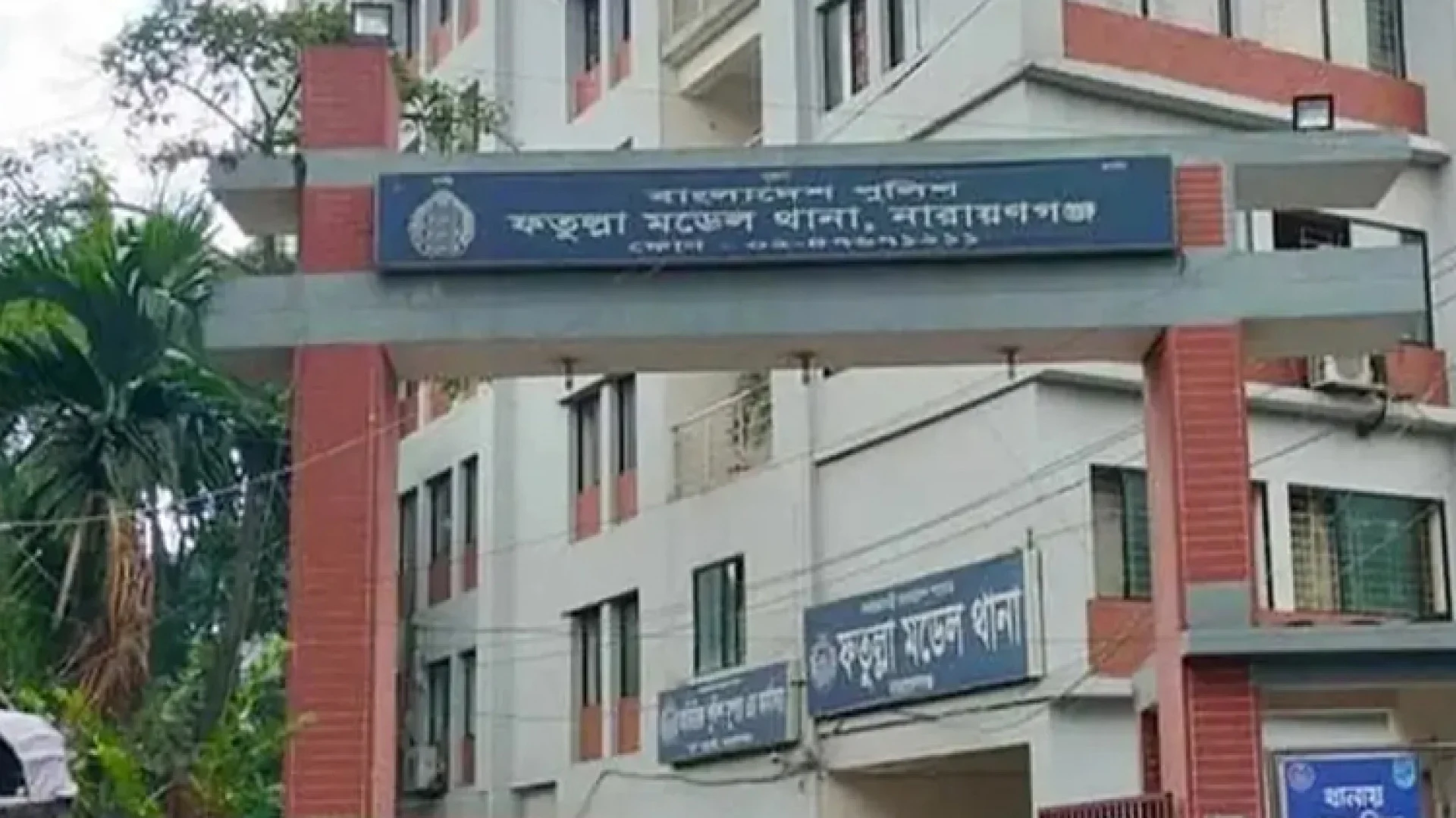 নারায়ণগঞ্জে শিশুকে সংঘবদ্ধ ধর্ষণের অভিযোগ, গণপিটুনি দিয়ে একজনকে পুলিশে সোপর্দ