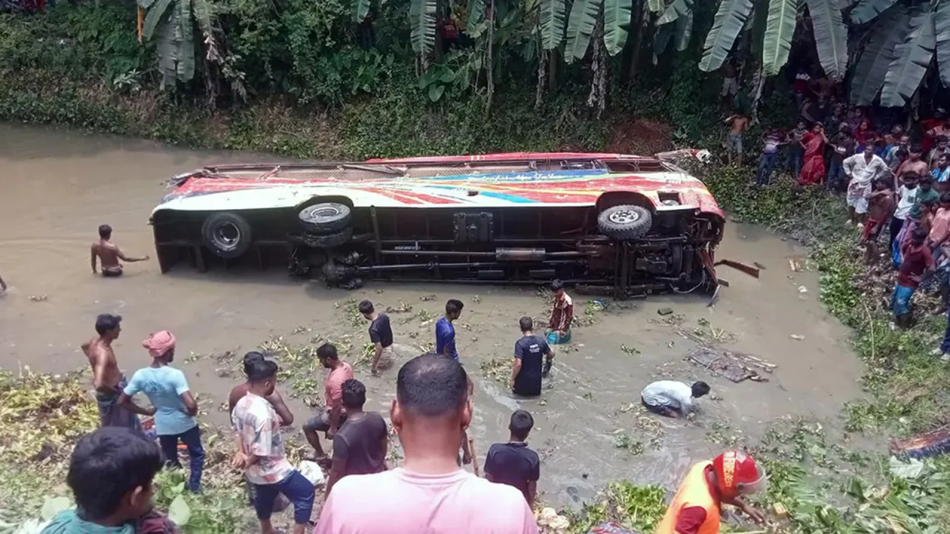 কুষ্টিয়ায় যাত্রীবাহী বাস ও ট্রাকের সংঘর্ষে নিহত ৩, বহু হতাহতের শঙ্কা