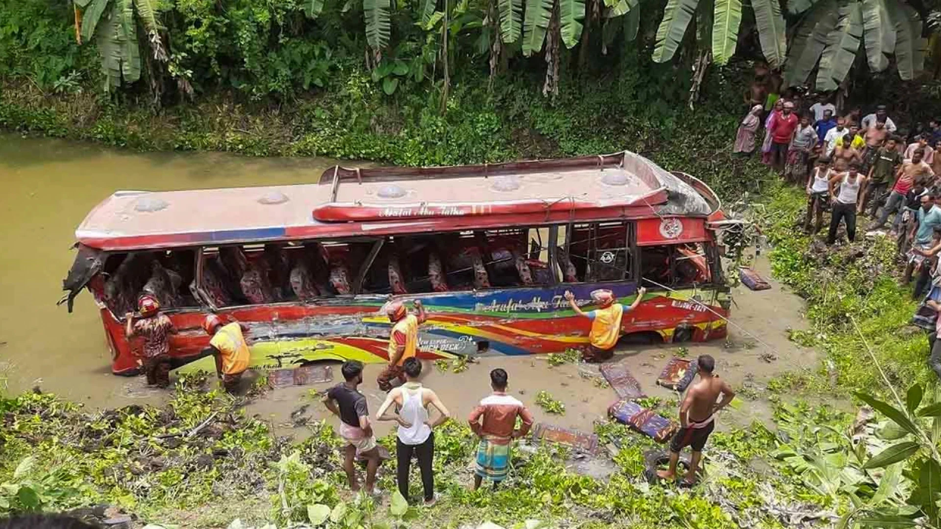 কুষ্টিয়ায় বাস-ট্রাকের মুখোমুখি সংঘর্ষে নিহত ৩, আহত ২৫