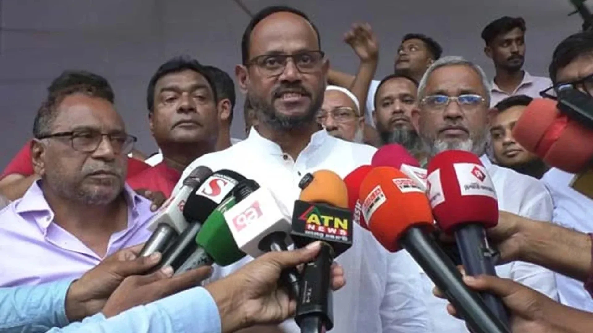 পার্শ্ববর্তী দেশ থেকে গরু আনার প্রয়োজন নেই জানালেন প্রাণিসম্পদ প্রতিমন্ত্রী