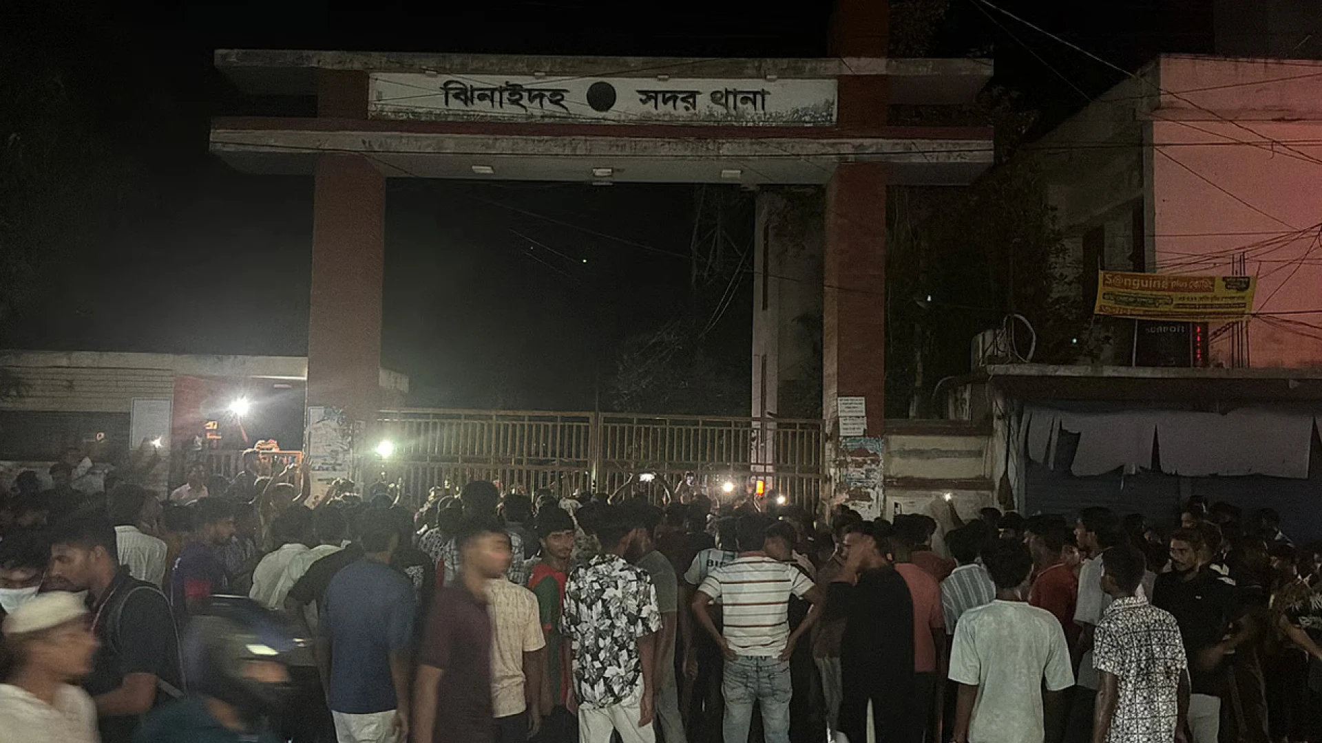 ঝিনাইদহে এনসিপি-ছাত্রদলের নেতা-কর্মীদের মধ্যে সংঘর্ষের ঘটনায় পাল্টাপাল্টি মামলা 