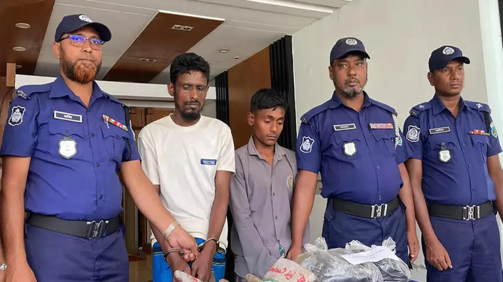 মমিনহাটা গ্রামে গলাকেটে গৃহবধূকে হত্যার ঘটনায় গ্রেপ্তার ২
