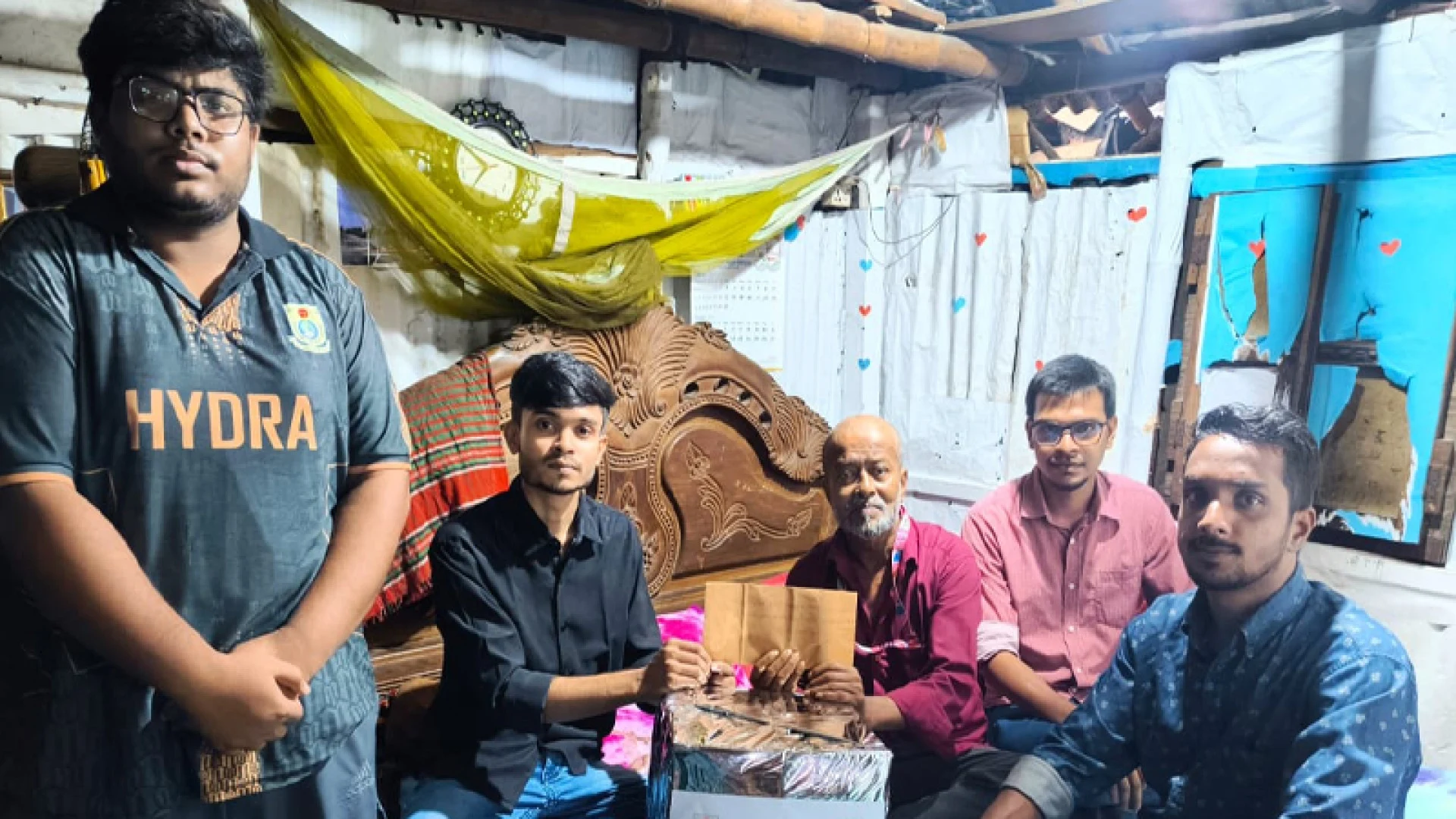 শেকৃবি'র অসুস্থ কর্মচারীর পাশে ছাত্রদল নেতা 