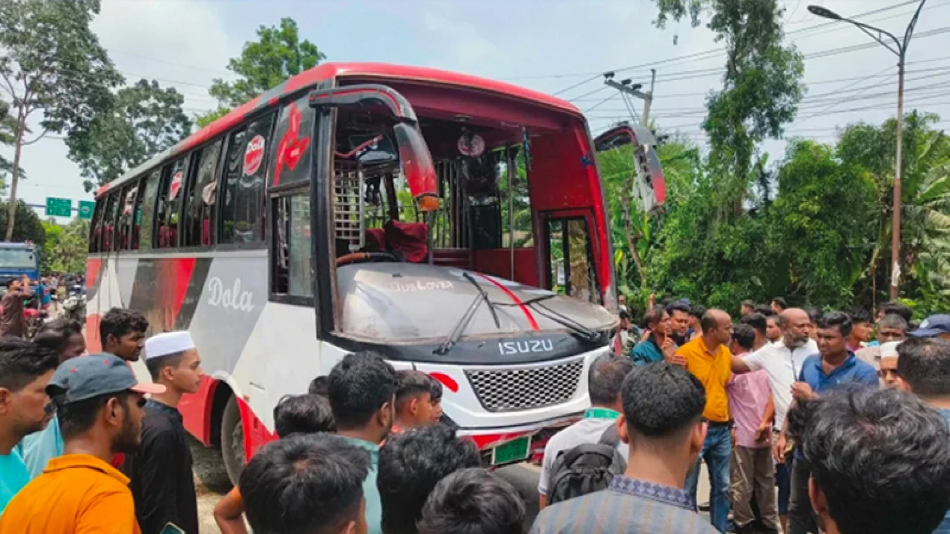 গোপালগঞ্জে মোটরসাইকেলে বাসের ধাক্কা, নিহত ৫