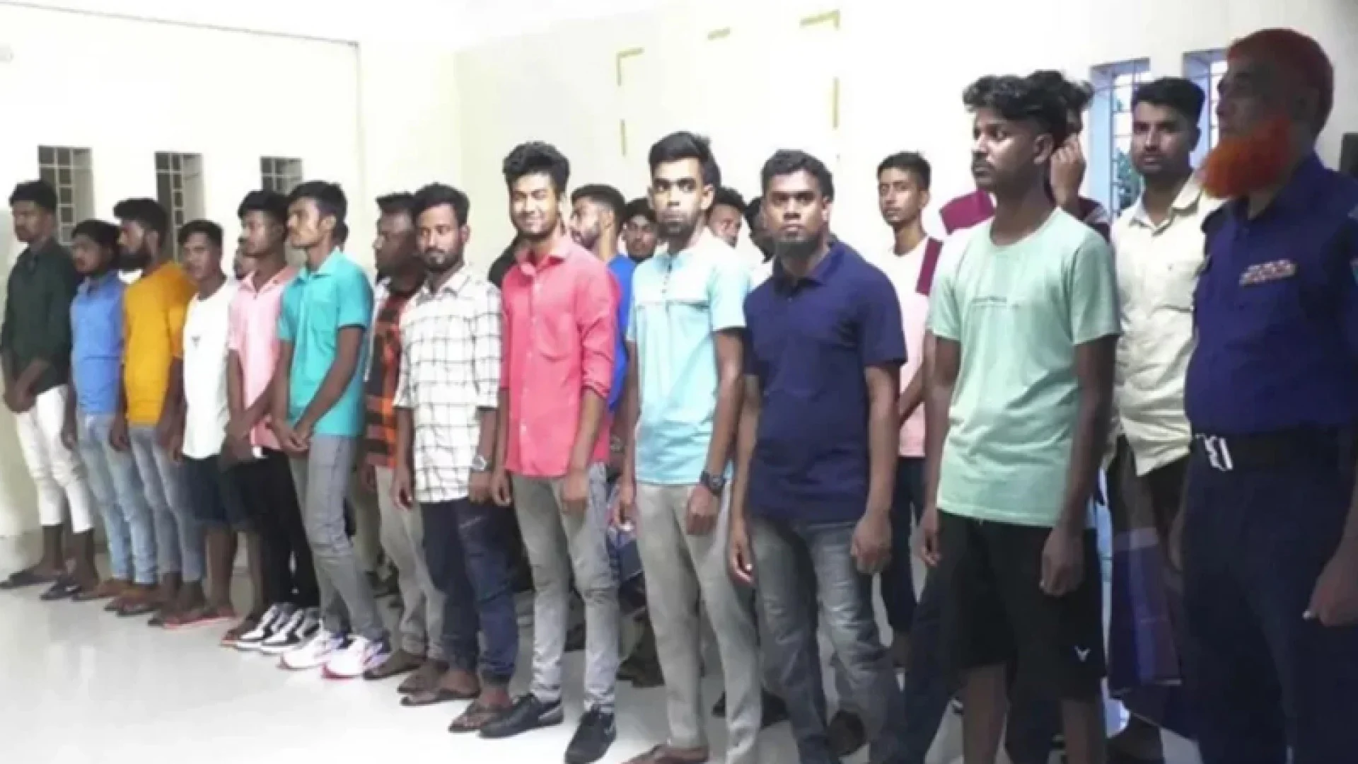 ভারতে ১৭ মাস কারাভোগ শেষে দেশে ফিরলেন ৩৬ বাংলাদেশি যুবক