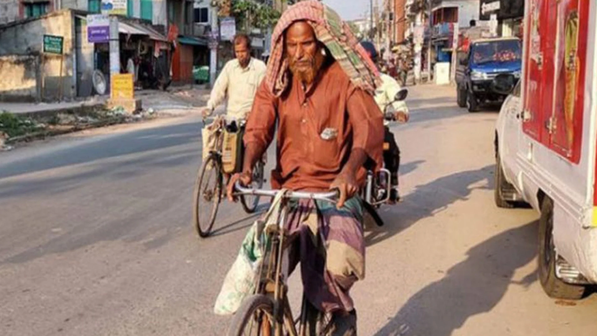  ১১ জেলায় মৃদু তাপপ্রবাহে বাড়বে অস্বস্তি, চলতি সপ্তাহেই ধেয়ে আসছে ভারী বৃষ্টি