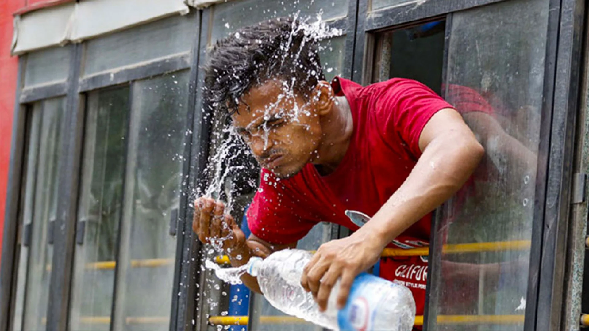 ঢাকাসহ দেশের ৩৪টি জেলায় বইছে তাপপ্রবাহ