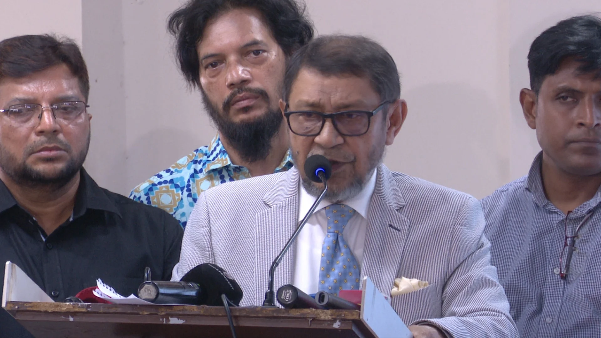 দেশে ডেঙ্গুর প্রাদুর্ভাব মোকাবিলায় সচেতন হয়ে কাজ করার আহ্বান স্বাস্থ্যমন্ত্রীর