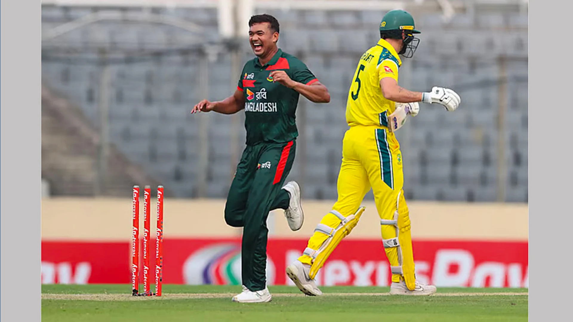 শূন্য রানেই ৩ উইকেট হারিয়ে অস্ট্রেলিয়ার লজ্জার শুরু