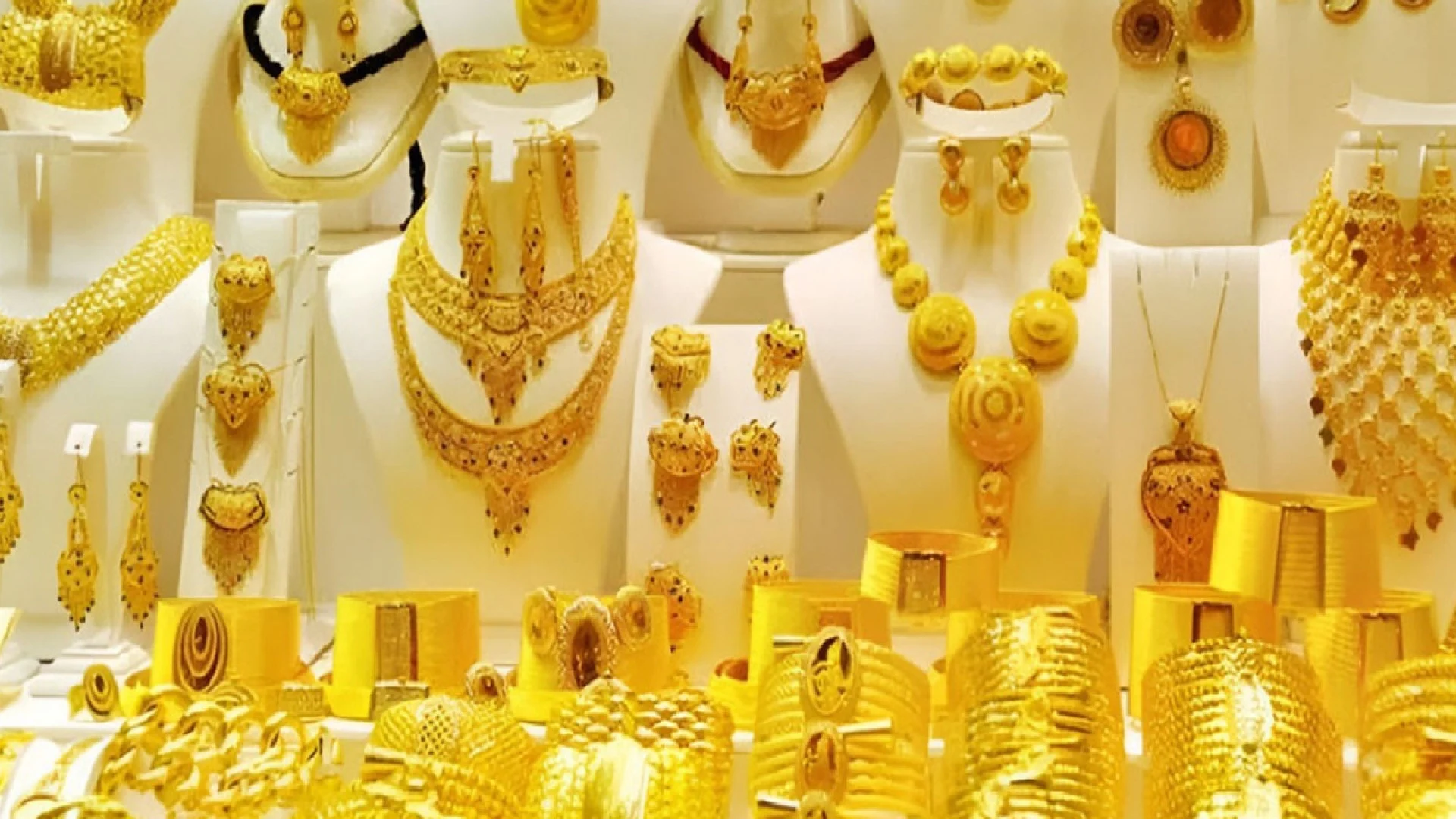 দেশে স্বর্ণের দাম ভরিতে বাড়লো ৬৫৯০ টাকা