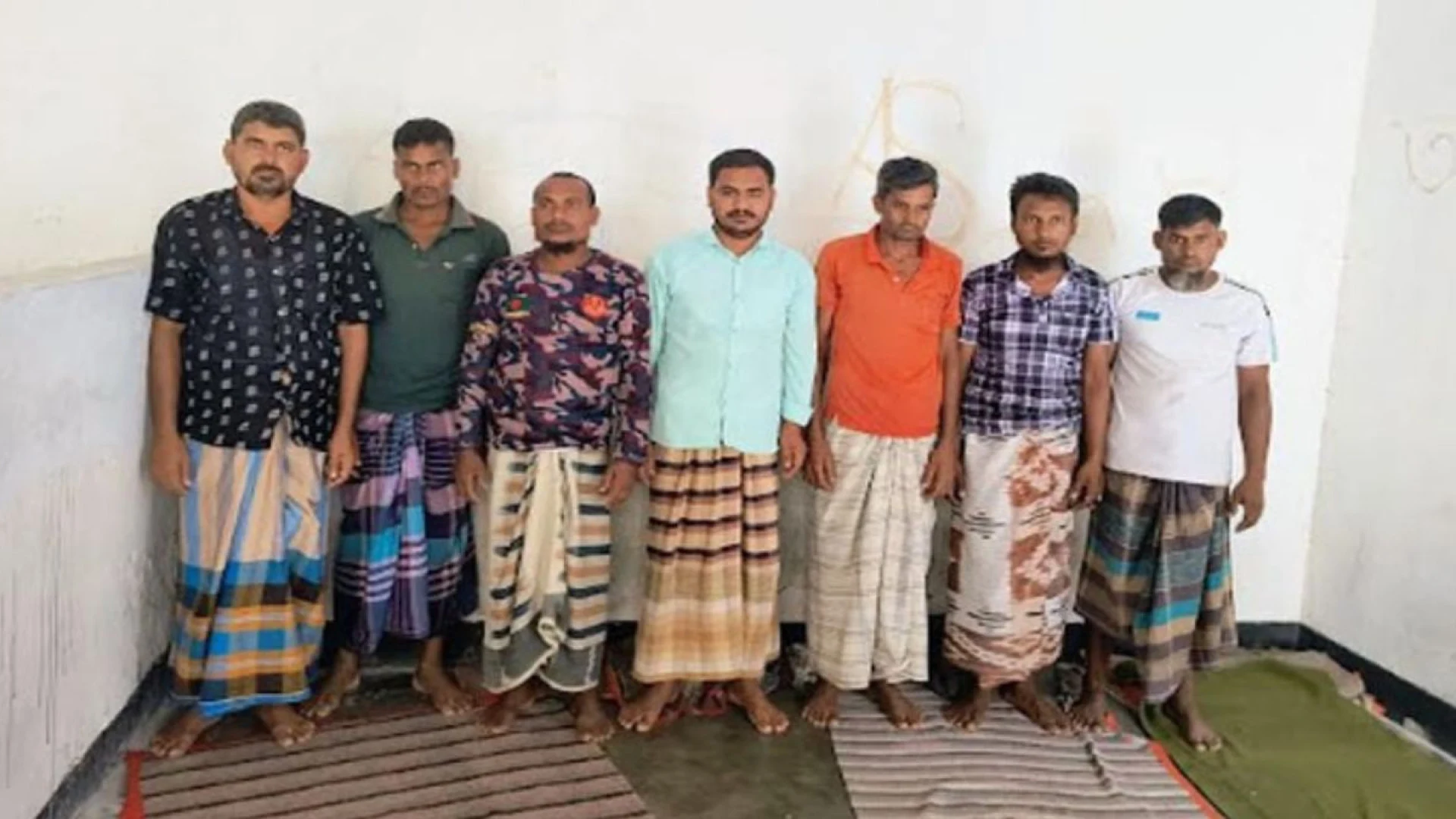 চাঁপাইনবাবগঞ্জে পুশইনে সহযোগিতার অভিযোগে সীমান্তে ৭ দালাল আটক