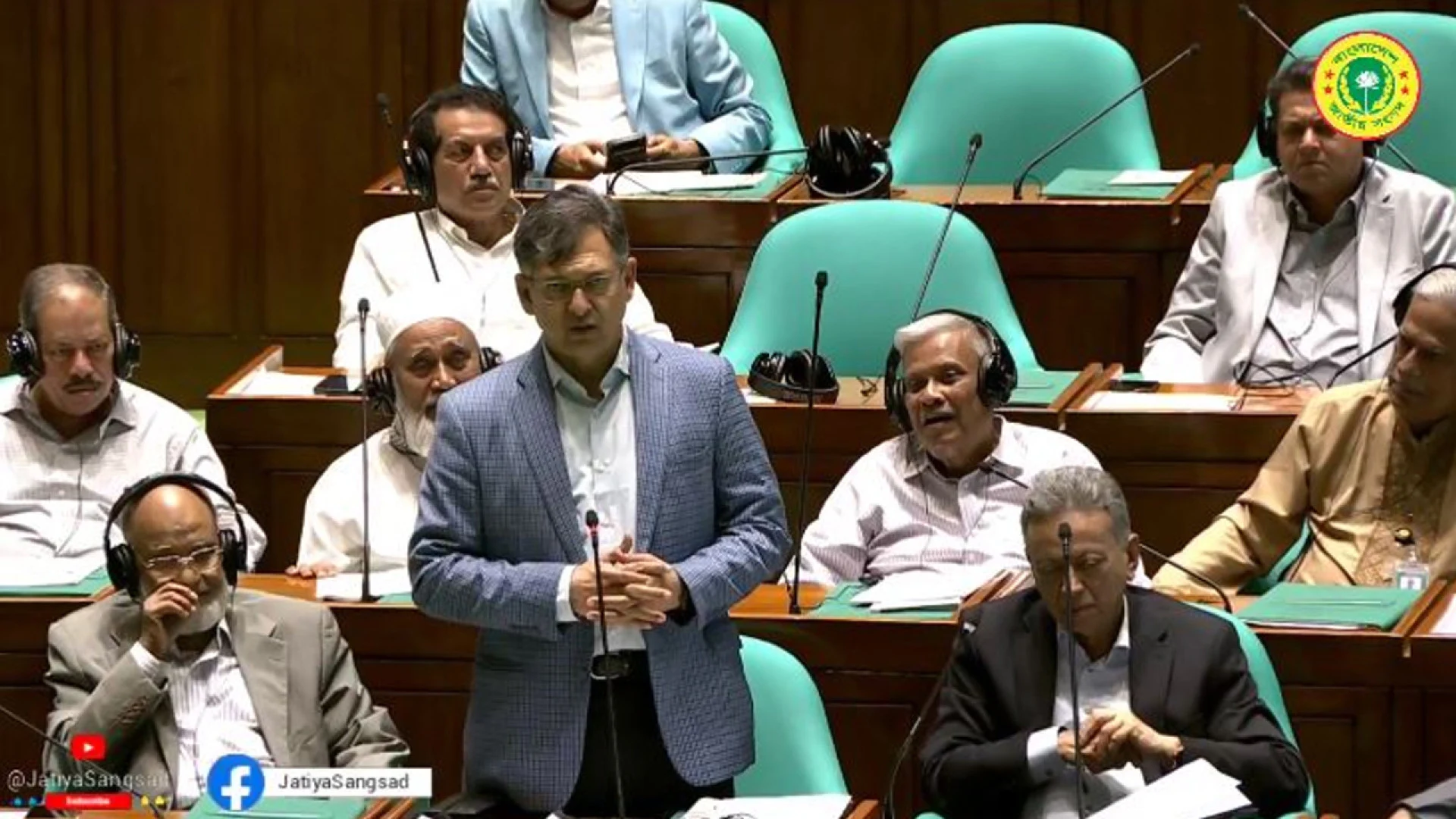 দেশের কারাগারে ধারণক্ষমতার ১.৭ গুণ বন্দি রয়েছে: স্বরাষ্ট্রমন্ত্রী