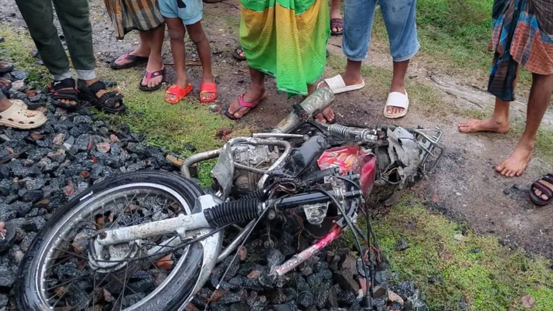 চুয়াডাঙ্গায় ট্রেনের সঙ্গে মোটরসাইকেলের ধাক্কা, নিহত ২