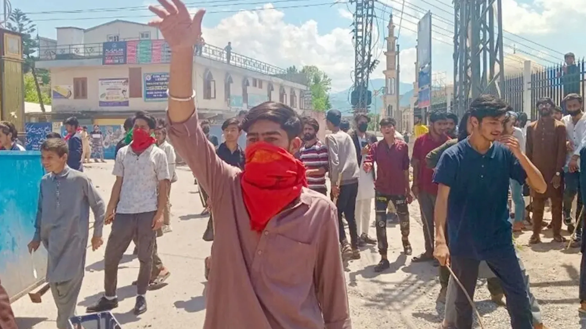 অর্থনৈতিক ও প্রশাসনিক সংস্কারের দাবিতে বিক্ষোভে উত্তাল আজাদ কাশ্মির, নিহত ২৪