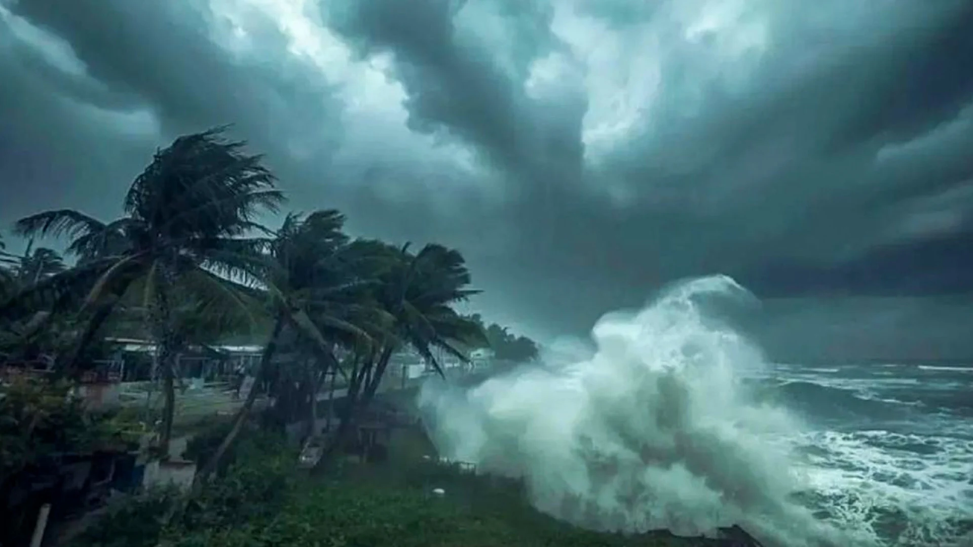 দুপুরের মধ্যে ১৪ জেলায় ঝড়ো হাওয়ার আশঙ্কা, নদীবন্দরে সতর্ক সংকেত