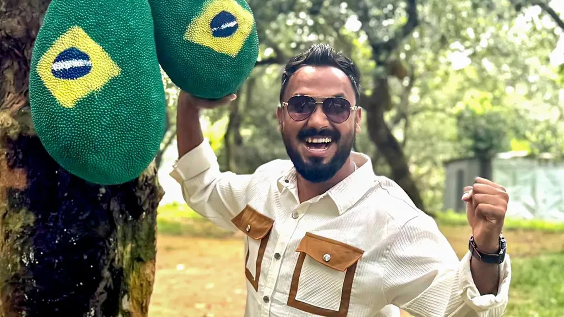 অভিনেতা পলাশের জন্য আর্জেন্টিনা-ভক্তের উপহার