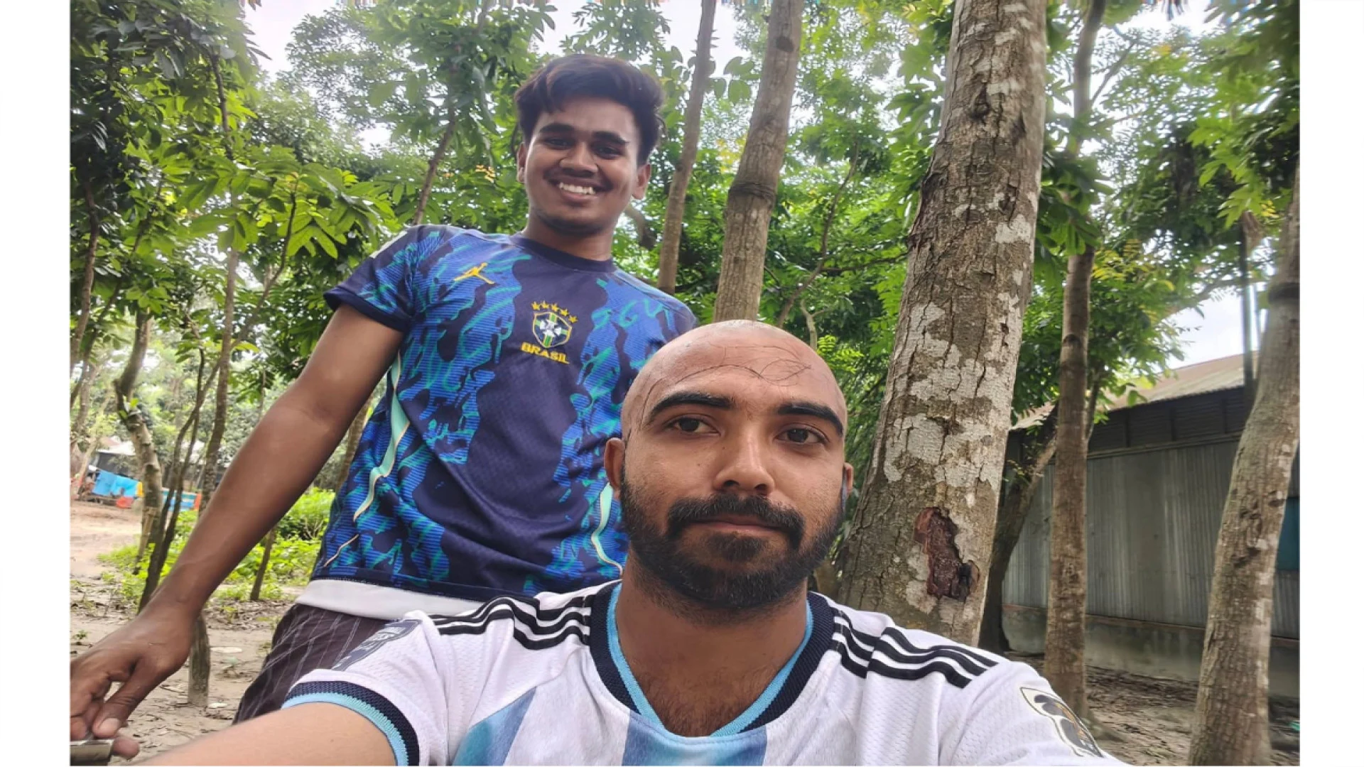 ব্রাজিল ম্যাচ জেতায় জামালপুরে মাথা ন্যাড়া করলেন আর্জেন্টিনার সমর্থক