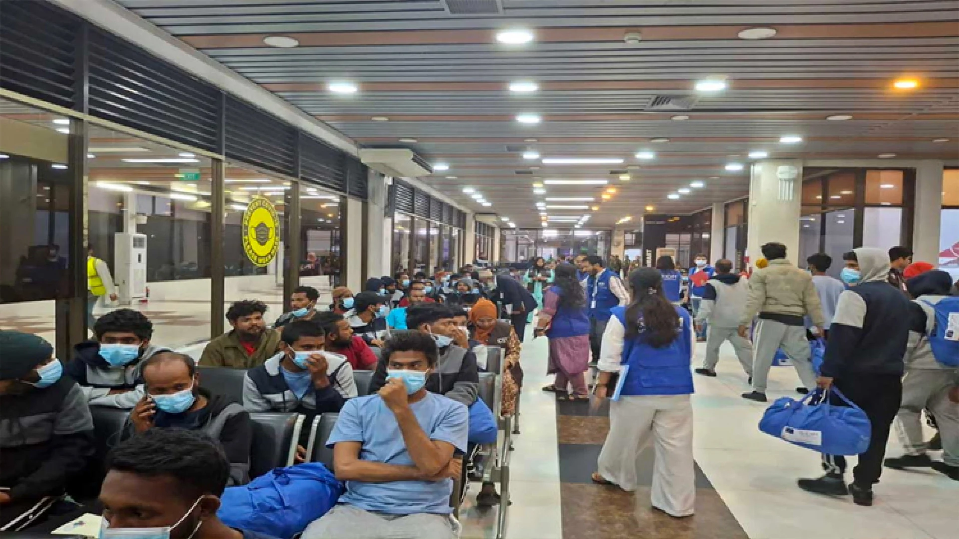 লিবিয়া থেকে ফিরেছেন আরও ১৭২ বাংলাদেশি