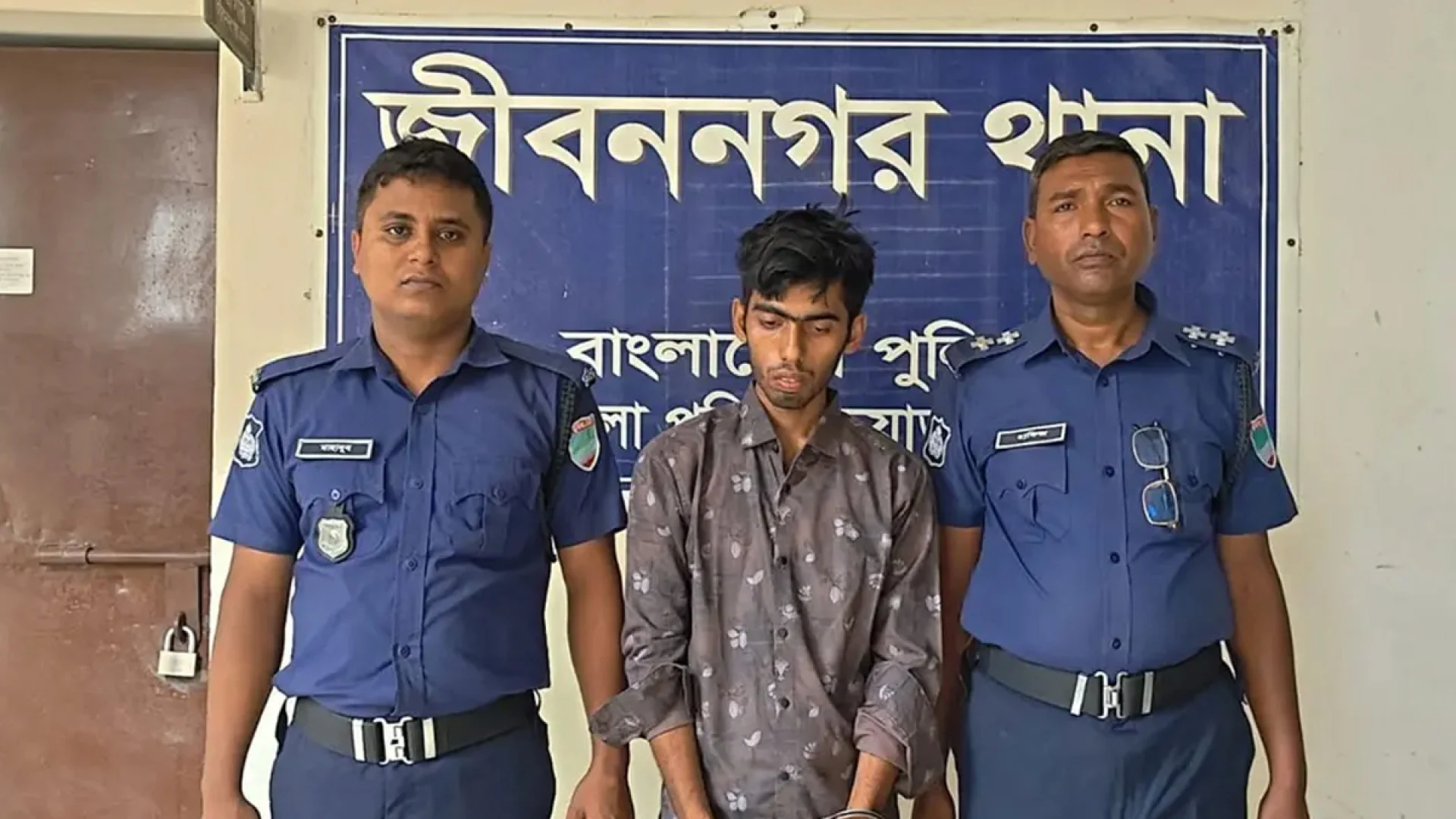 চুয়াডাঙ্গায় শ্বশুরবাড়িতে স্ত্রীকে কুপিয়ে জখম, স্বামী আটক