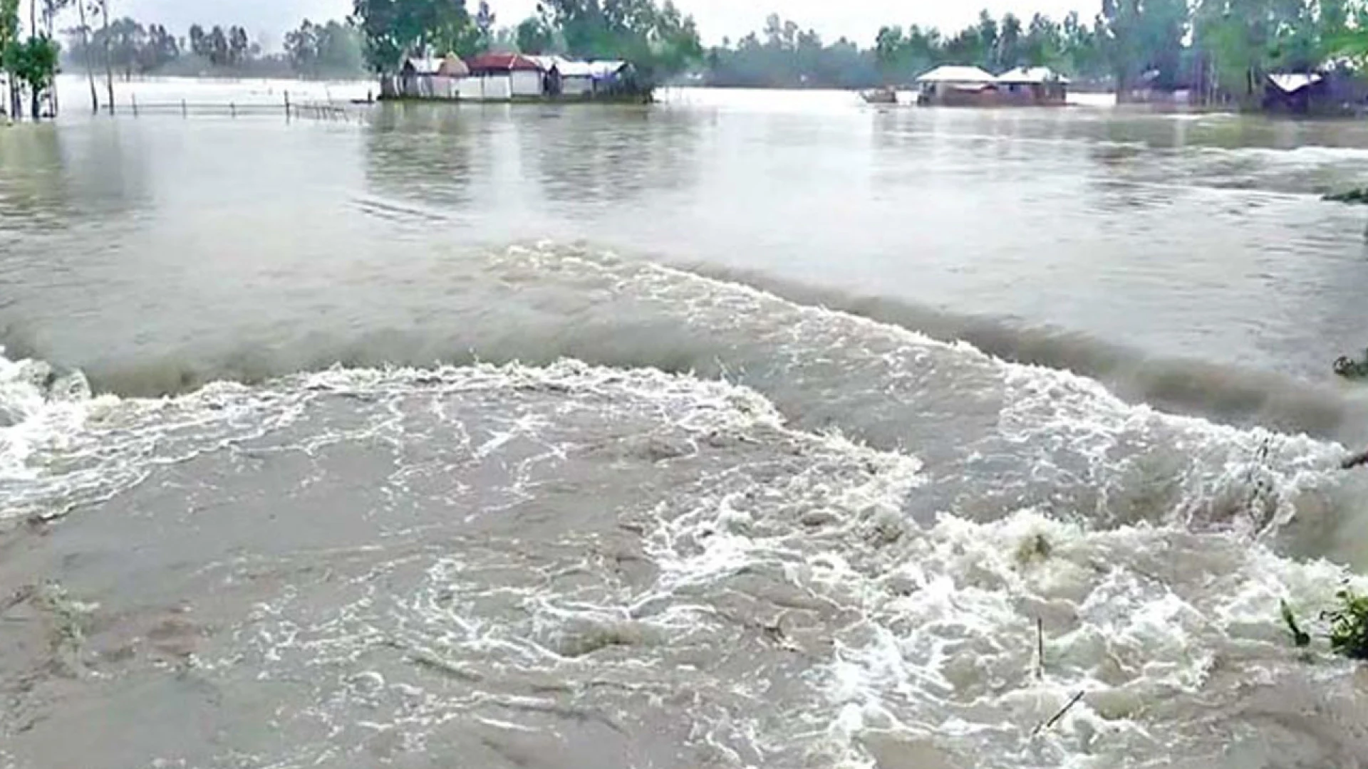 ব্রহ্মপুত্র-যমুনাসহ প্রধান নদীর পানি বাড়ছে, সতর্কতা জারি