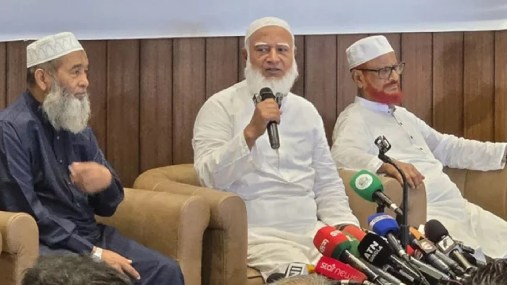 গণভোটের রায় বাস্তবায়নের দাবিতে রাজপথে থাকবে বিরোধী দল : জামায়াত আমির ডা. শফিকুর