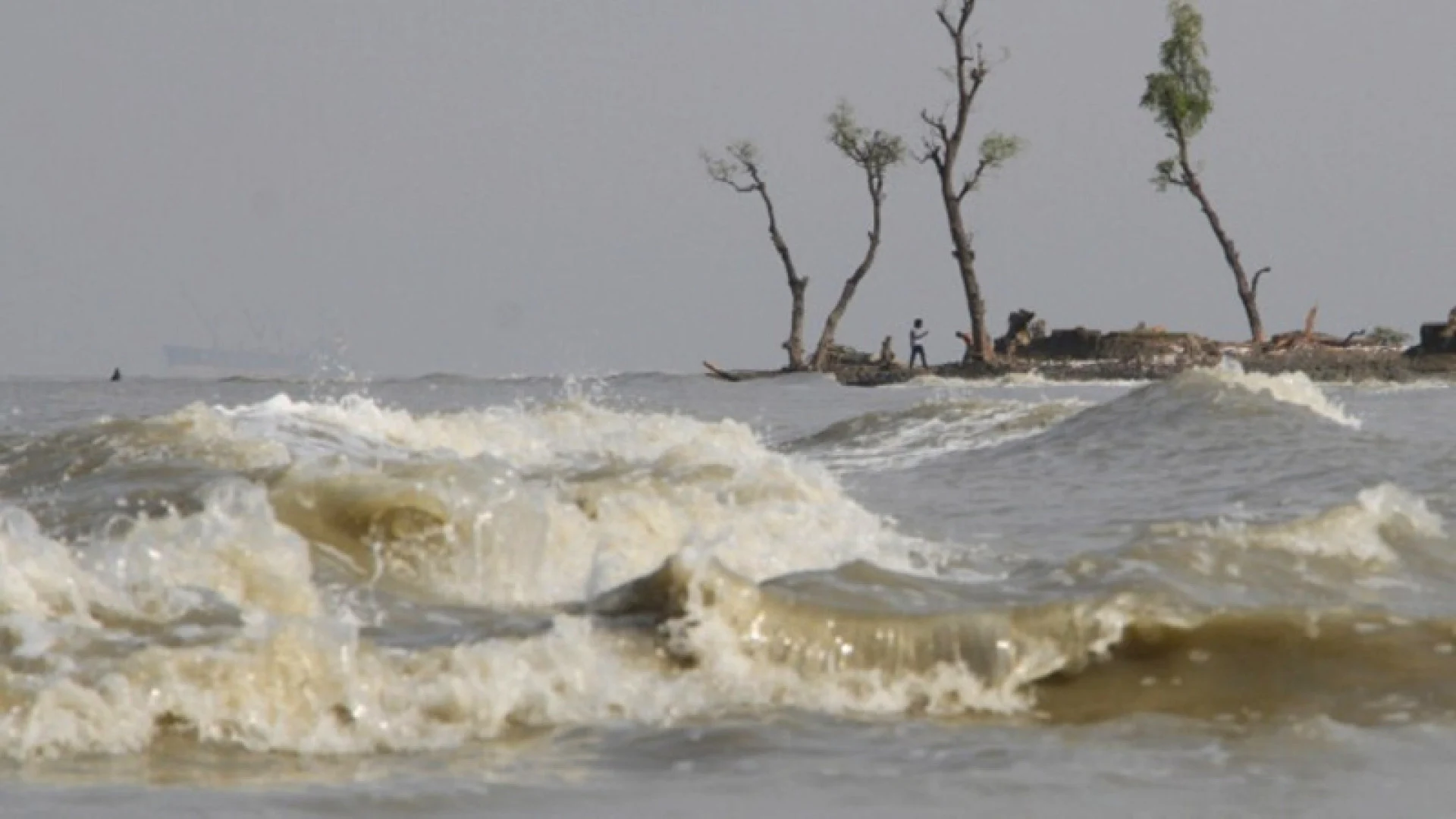সাগরে লঘুচাপ, রাত থেকে কয়েক দিন বৃষ্টির আভাস