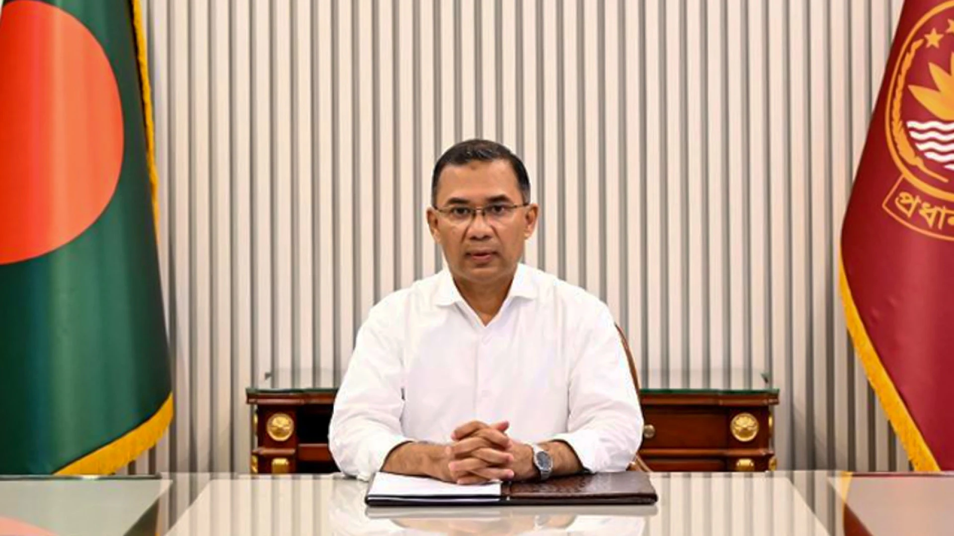 সরকারি অনুষ্ঠানের ব্যানার ও ফেস্টুনে প্রধানমন্ত্রীর ছবি ব্যবহার নিষিদ্ধ