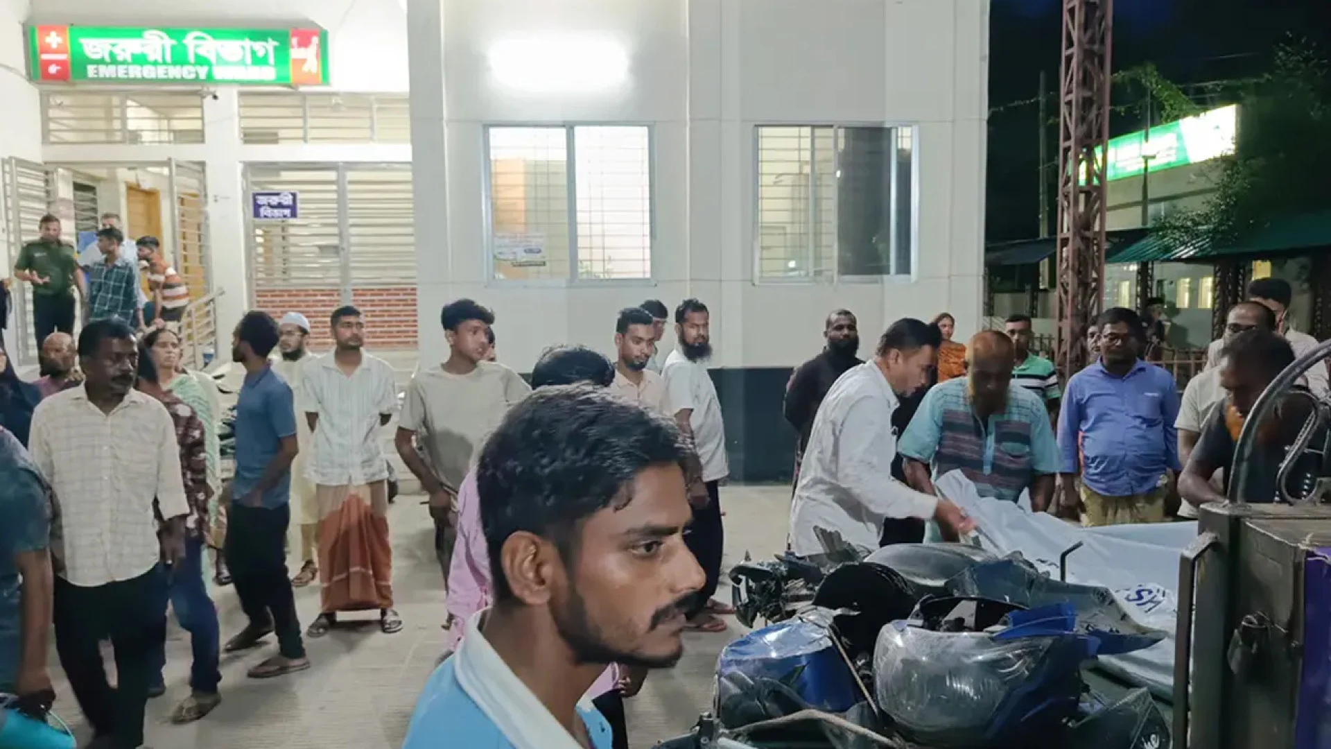  নগরকান্দায় বাসচাপায় মোটরসাইকেলের আরোহী ২ যুবক নিহত