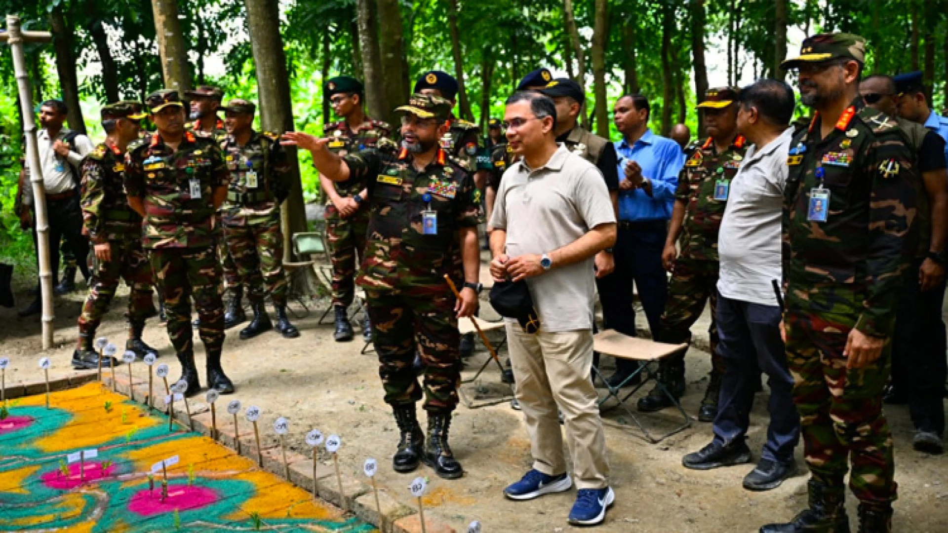 সিংগাইরে সেনাবাহিনীর অস্থায়ী প্রশিক্ষণ ক্যাম্প পরিদর্শন করলেন প্রধানমন্ত্রী