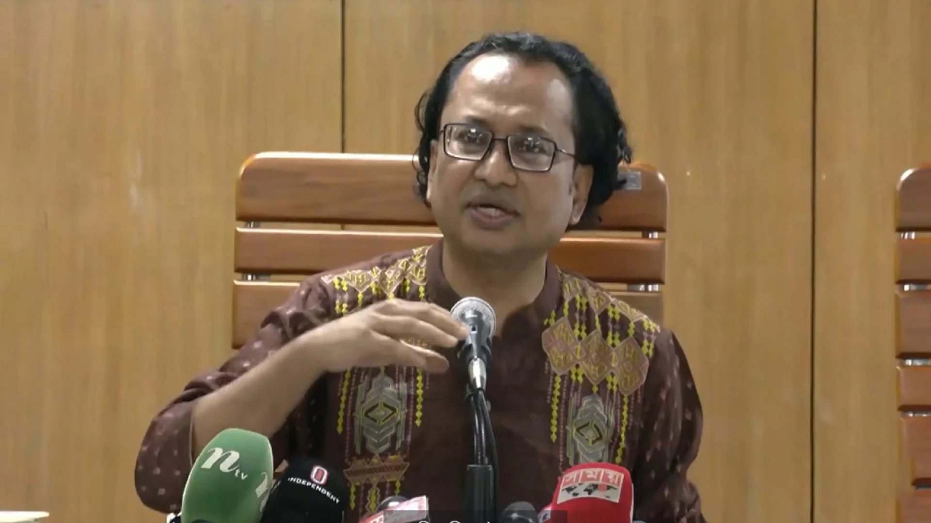অক্টোবরে শুরু হতে পারে স্থানীয় সরকার নির্বাচন, জানালেন তথ্য উপদেষ্টা
