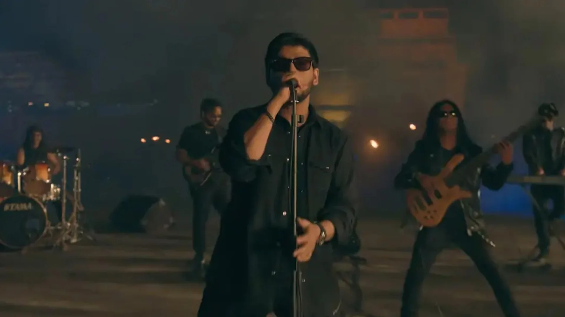 ১২ বছর পর ওয়ারফেজের নতুন গান ‘গিরগিটি’