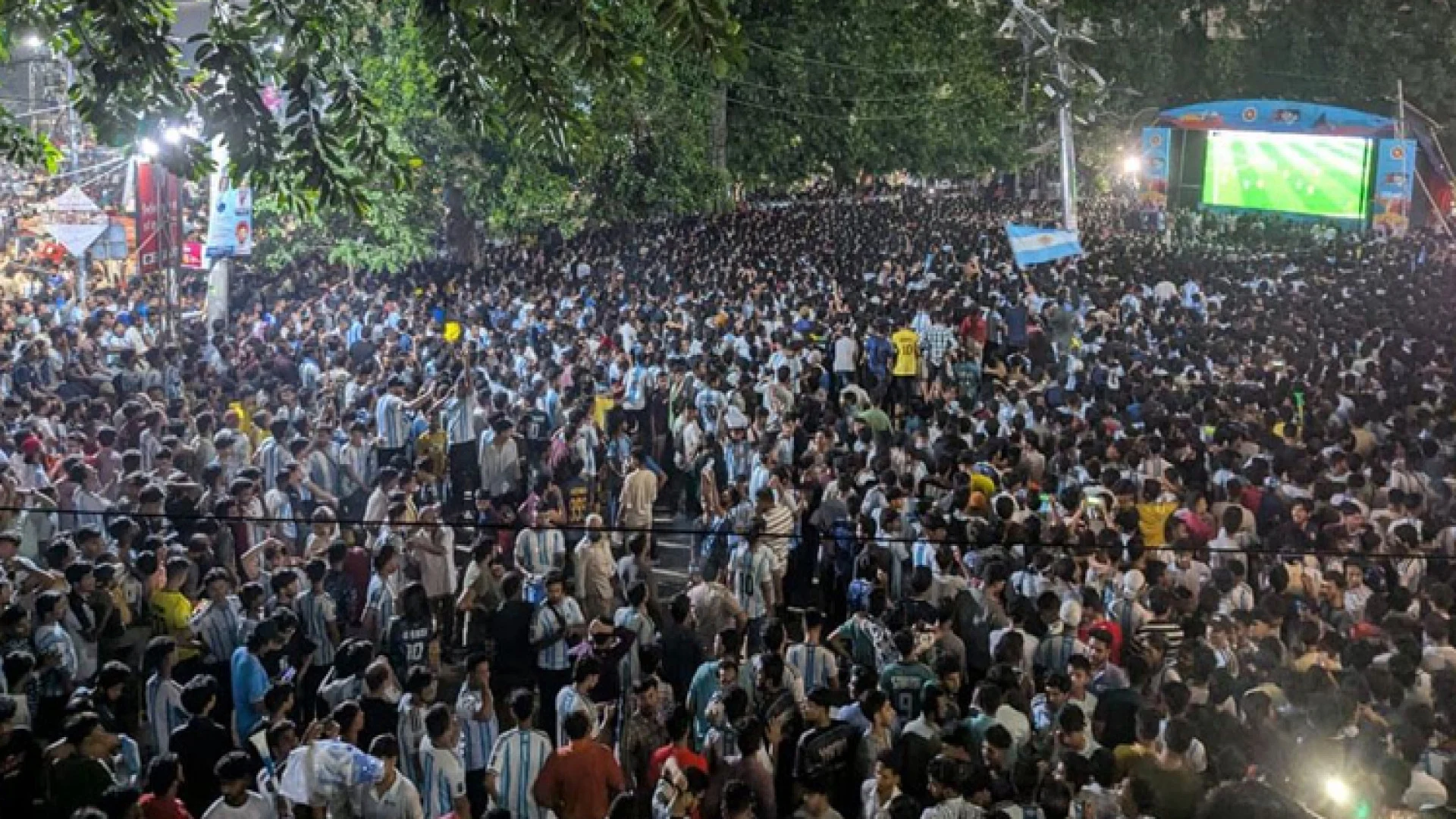 আর্জেন্টিনার দুর্দান্ত জয়ে উল্লাস ভক্তদের