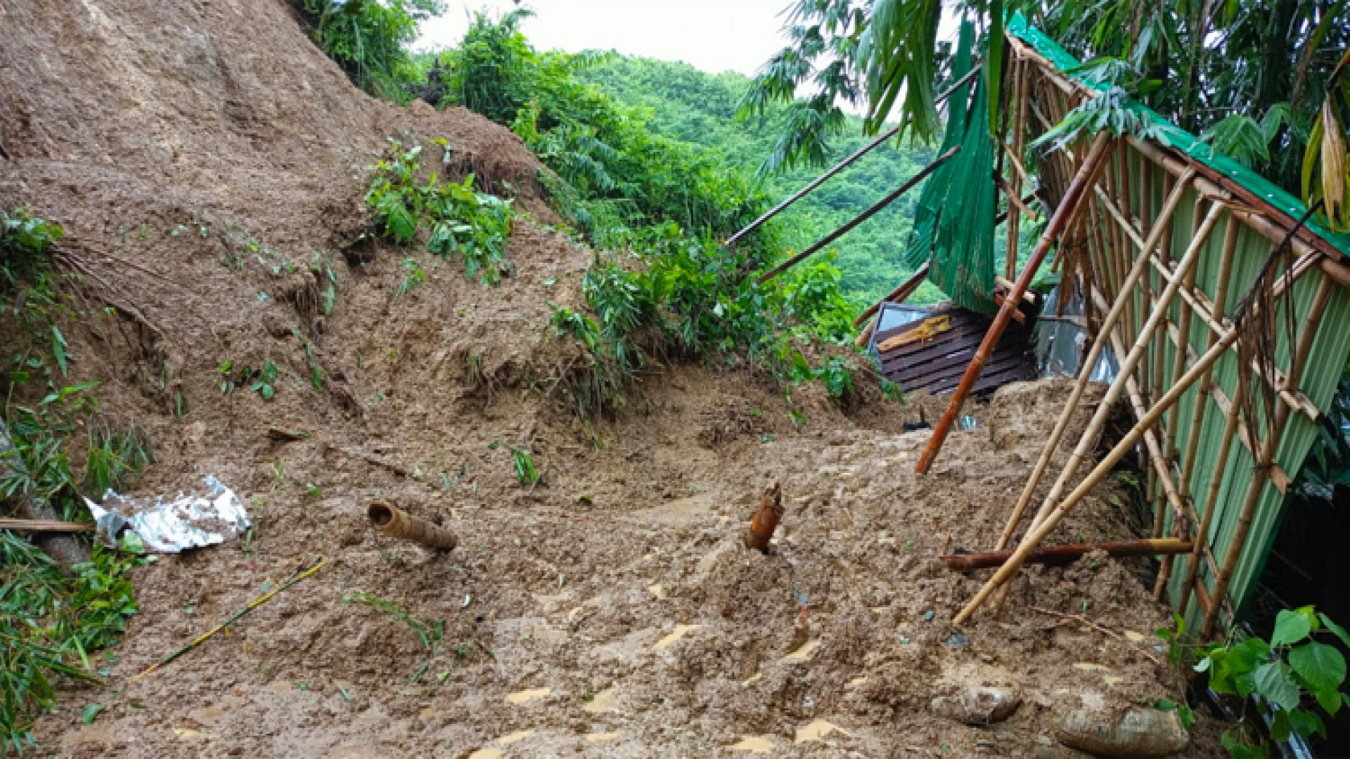 কক্সবাজার ও বান্দরবানে পাহাড়ধসে ৭ জনের মৃত্যু