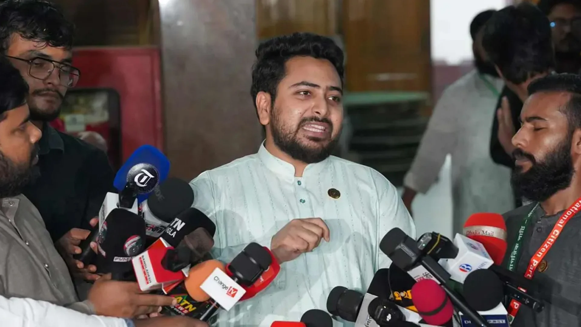 শেখ হাসিনা দেশে ফিরলে ফাঁসির রায় কার্যকর করতে হবে: নাহিদ ইসলাম